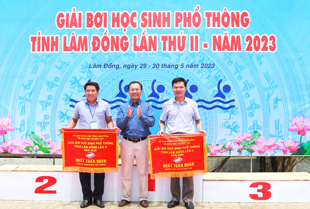 Trường THPT Nguyễn Du và Phòng GDĐT TP Bảo Lộc đoạt giải nhất Giải Bơi học sinh tỉnh Lâm Đồng lần thứ II