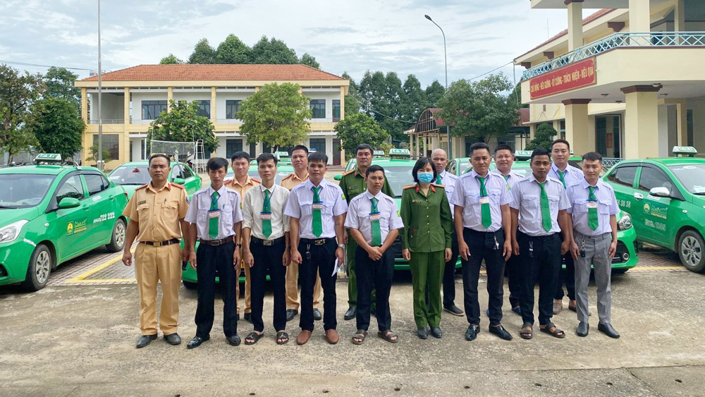 Lái xe taxi đảm bảo an toàn giao thông và phòng, chống tội phạm