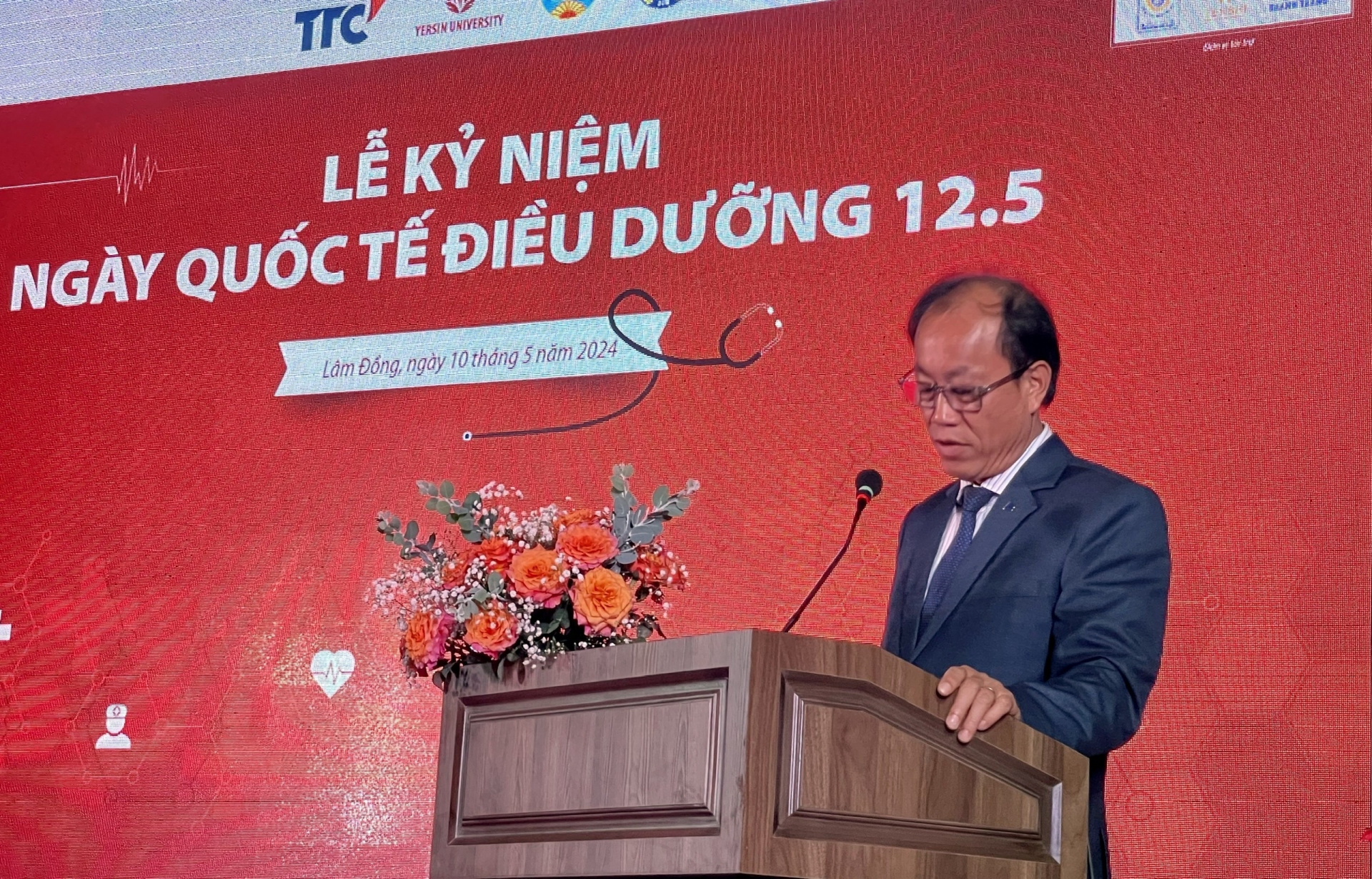 BSCKII Đào Thành Trung –Phó Giám đốc Sở Y tế Lâm Đồng phát biểu tại lễ kỷ niệm ngày Quốc tế Điều dưỡng