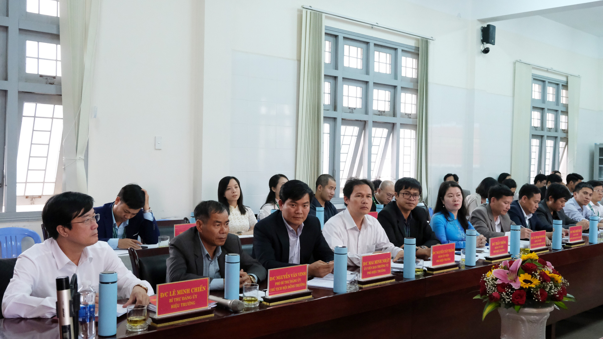 Các đồng chí trong Ban Chấp hành Đảng bộ, Ban Giám hiệu Trường Đại học Đà Lạt tham gia buổi làm việc