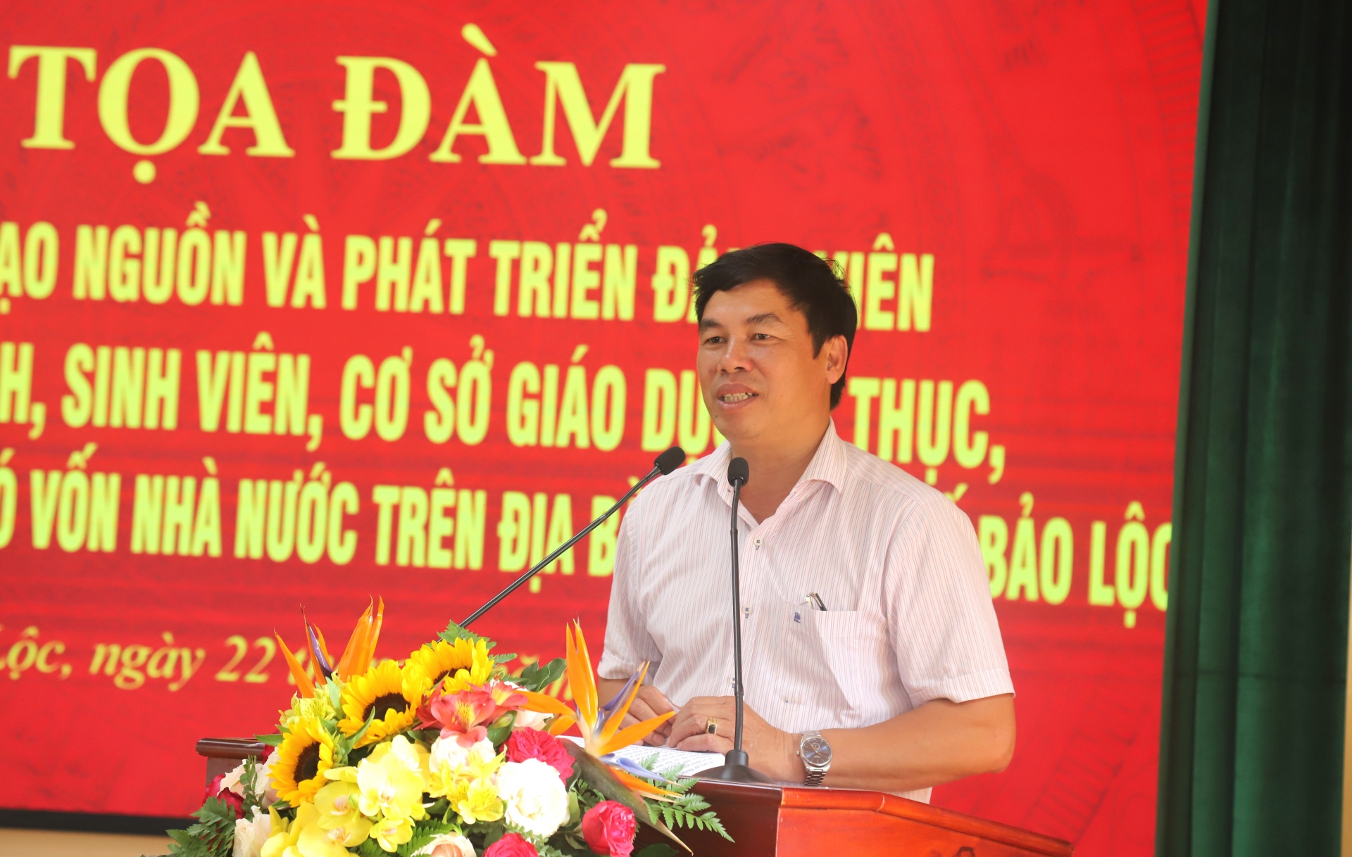 Đồng chí Nghiêm Xuân Đức - Phó Bí thư Thường trực Thành ủy Bảo Lộc, Chủ tịch HĐND thành phố phát biểu kết luận tại buổi tọa đàm