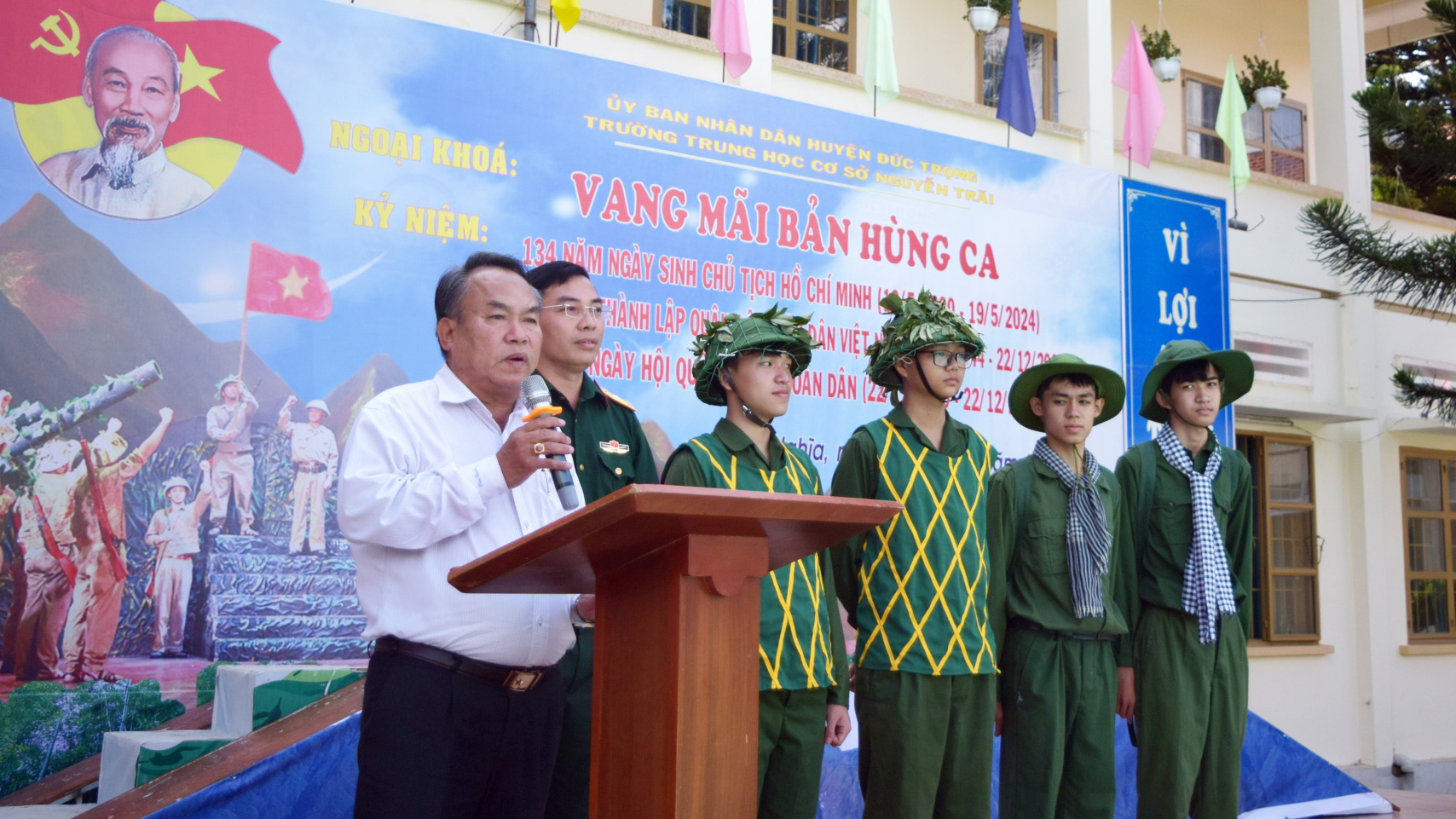 Đại tá Dương Công Hiệp kể chuyện về quá trình đấu tranh của Quân đội nhân dân Việt Nam từ lúc thành lập cho đến nay