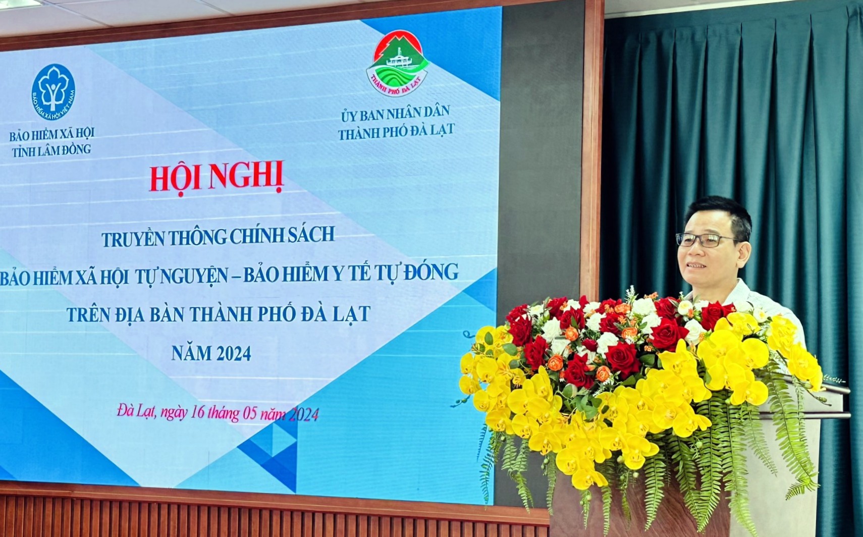 Ông Dương Văn Hào, Trưởng Ban quản lý Thu –Sổ, thẻ BHXH Việt Nam phát biểu tại hội nghị