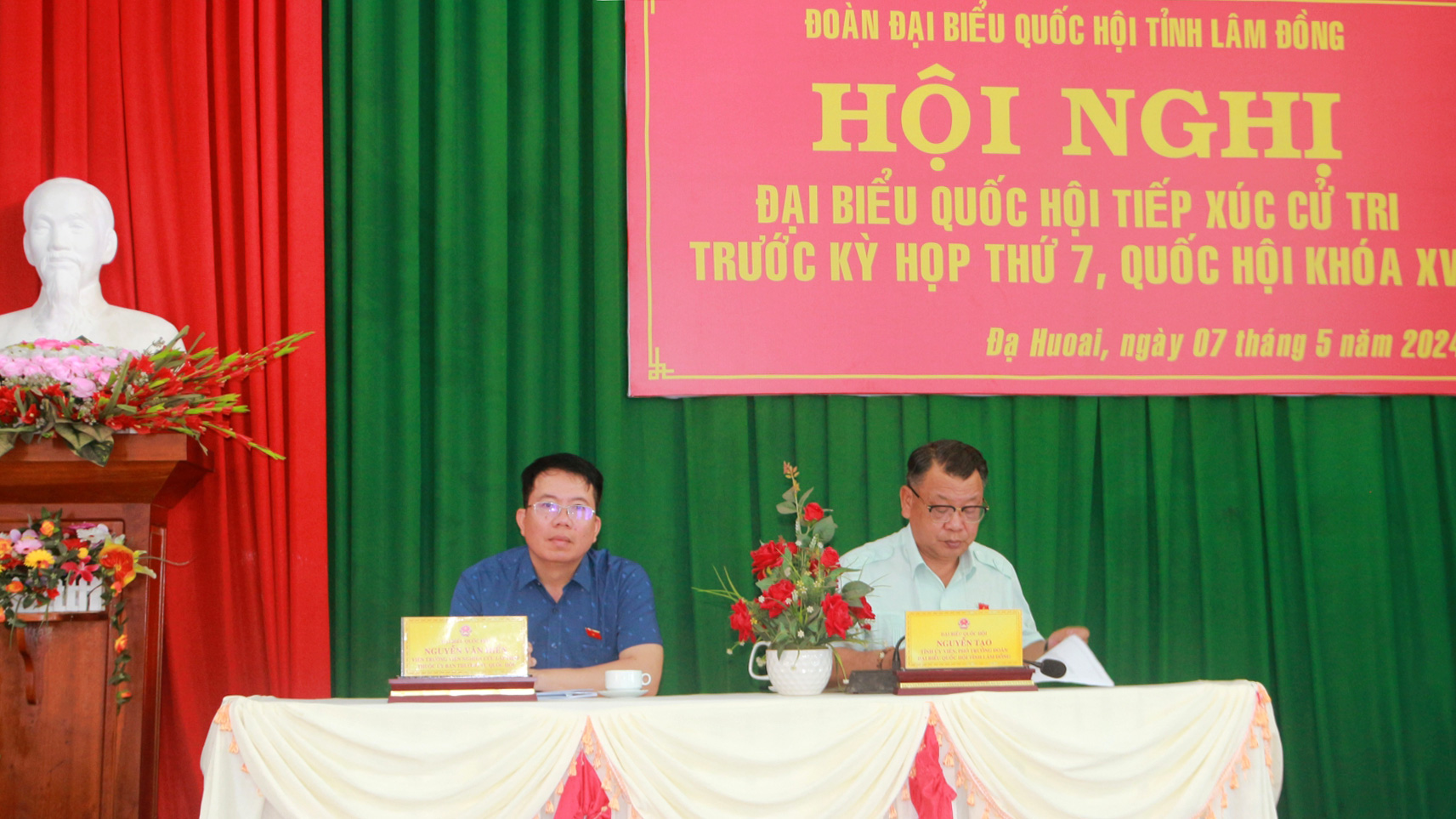 ĐBQH Nguyễn Tạo và ĐBQH Nguyễn Văn Hiển tiếp xúc cử tri tại xã Đoàn Kết