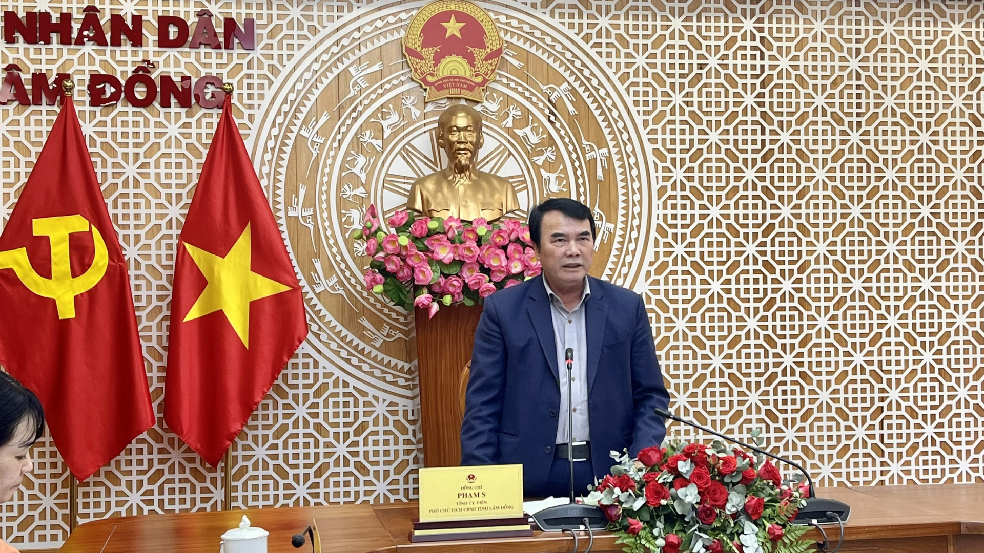 Ông Phạm S – Phó Chủ tịch UBND tỉnh, Trưởng Ban Chỉ đạo liên ngành về vệ sinh ATTP tỉnh chủ trì hội nghị