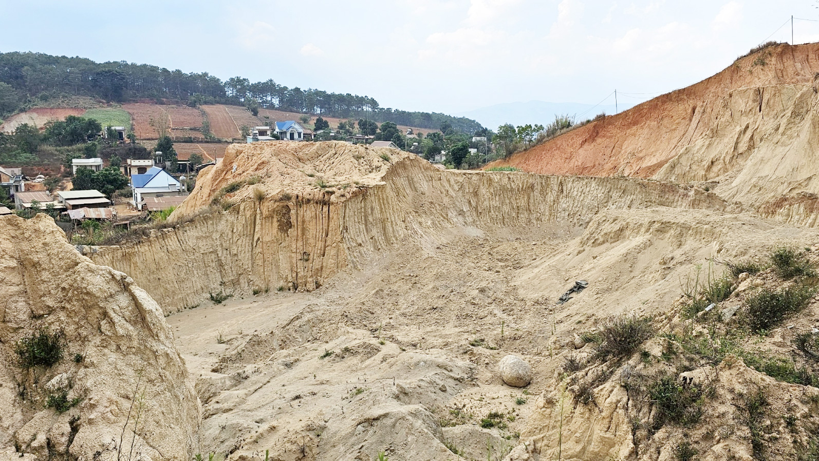 Thường trực Tỉnh ủy chỉ đạo xử lý sai phạm về khai thác, vận chuyển khoáng sản mà Báo Lâm Đồng phản ánh
