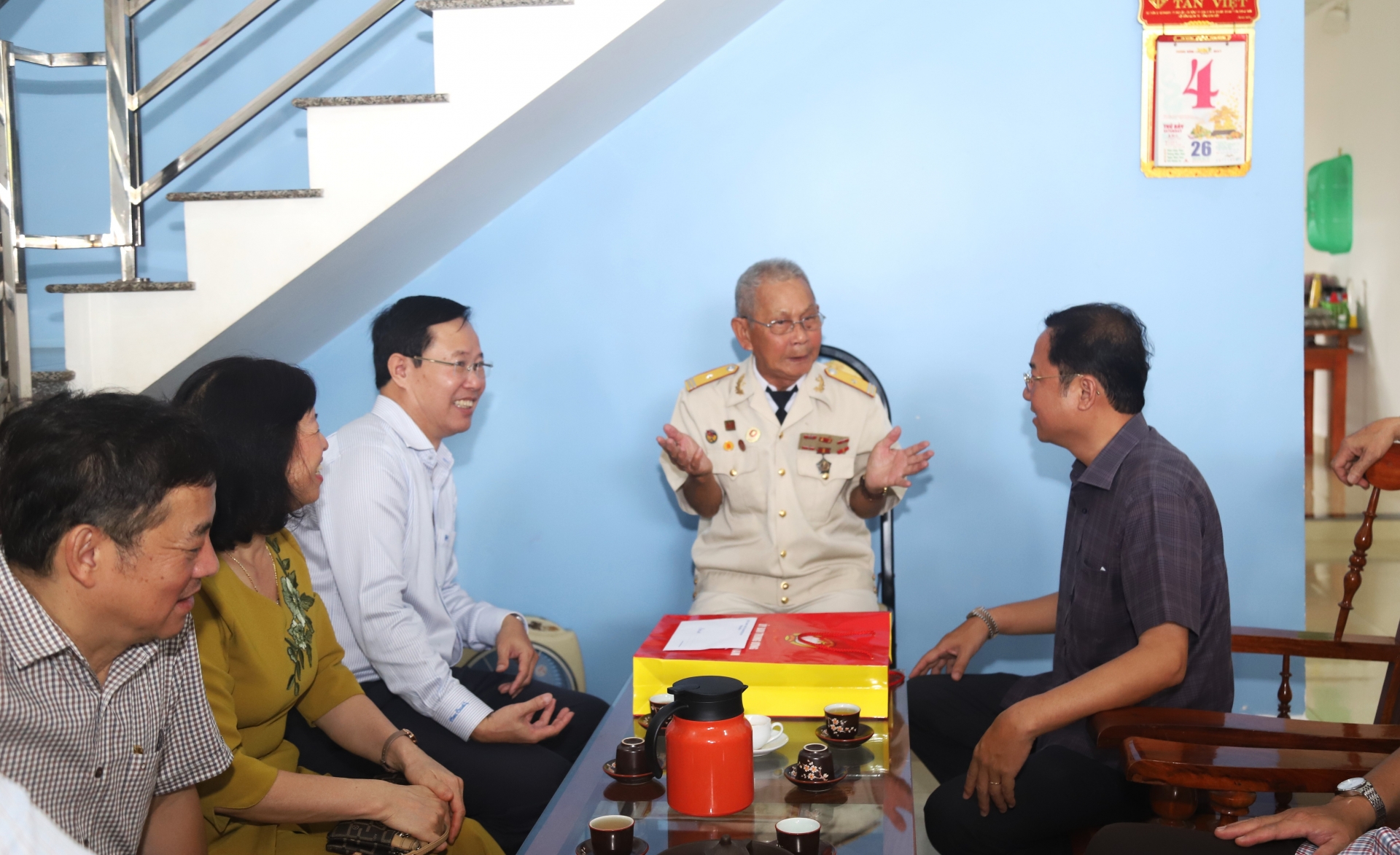 Chủ tịch Ủy ban MTTQ Việt Nam tỉnh thăm, tặng quà chiến sĩ Điện Biên tại Bảo Lộc
