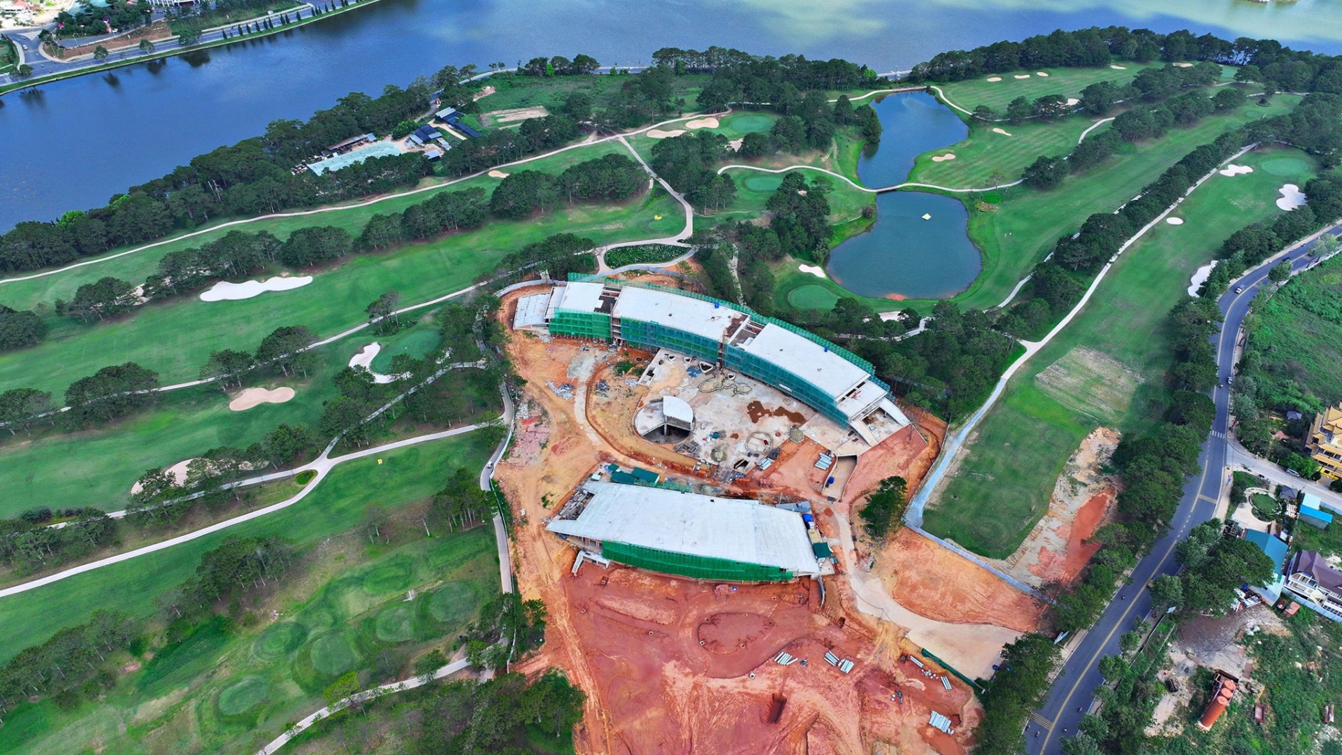 
Hiện trạng công trình sai phép thuộc Tòa nhà câu lạc bộ Golf tại Sân Golf Đà Lạt
