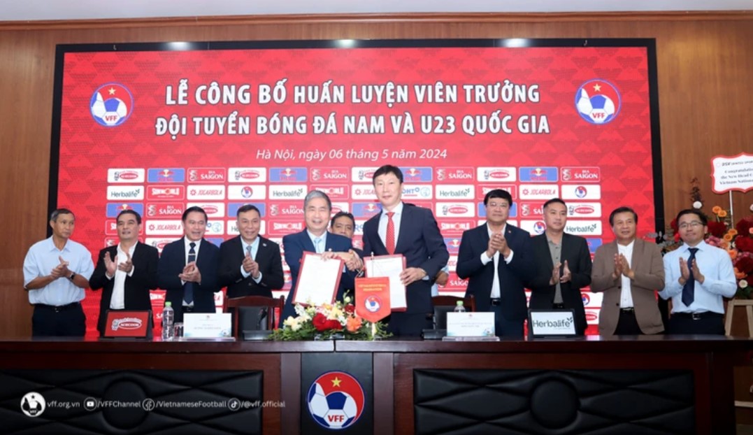 Lễ ký kết tân huấn luyện viên đội tuyển Việt Nam và U23 Việt Nam