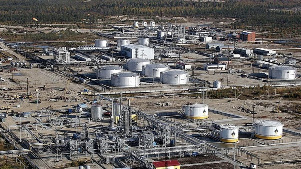 Nhà máy lọc dầu ở Tây Siberia, Nga