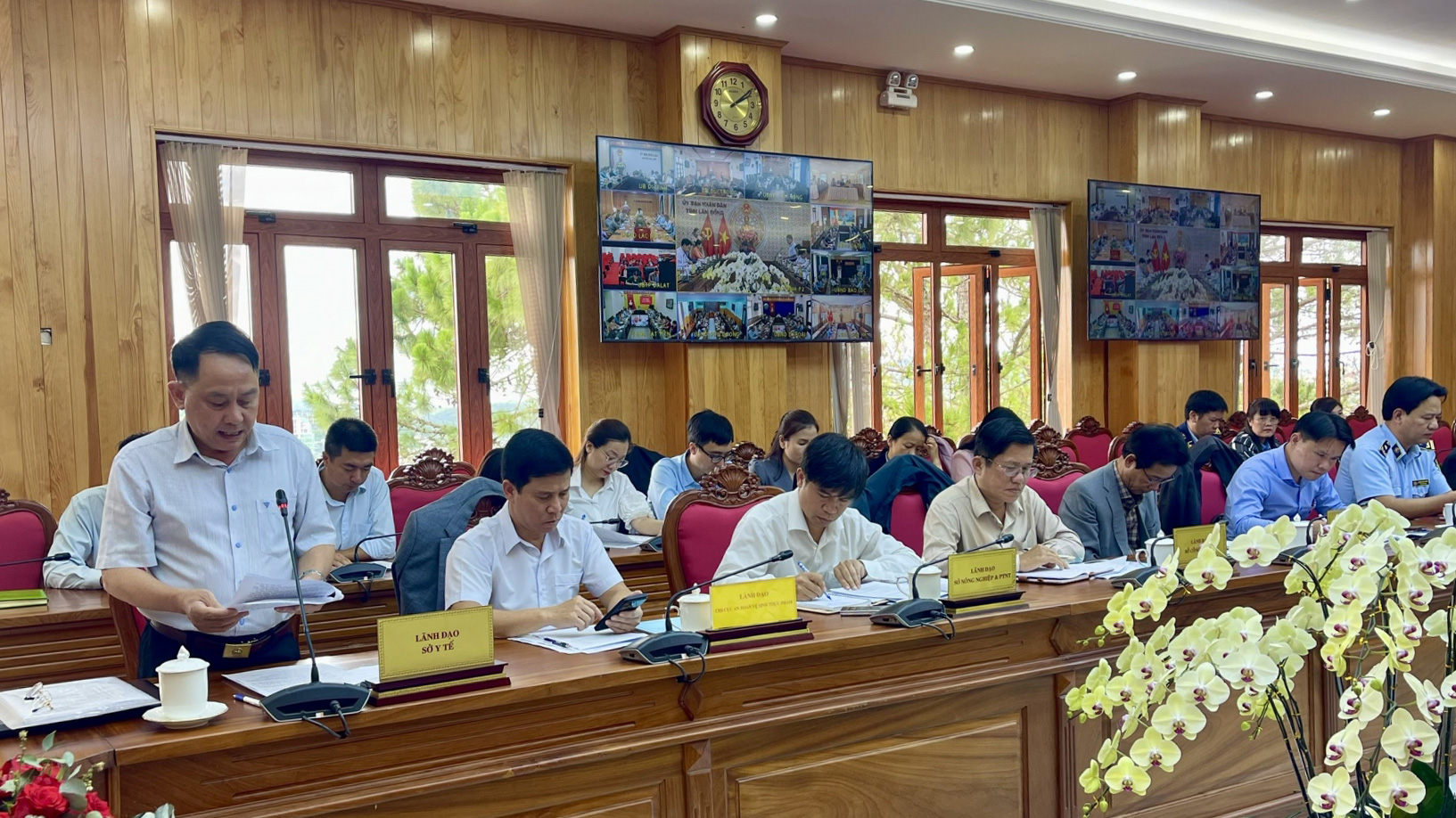 BSCKII Trịnh Văn Quyết - Phó Giám đốc Sở Y tế Lâm Đồng báo cáo công tác đảm bảo ATTP tại địa phương trong thời gian qua