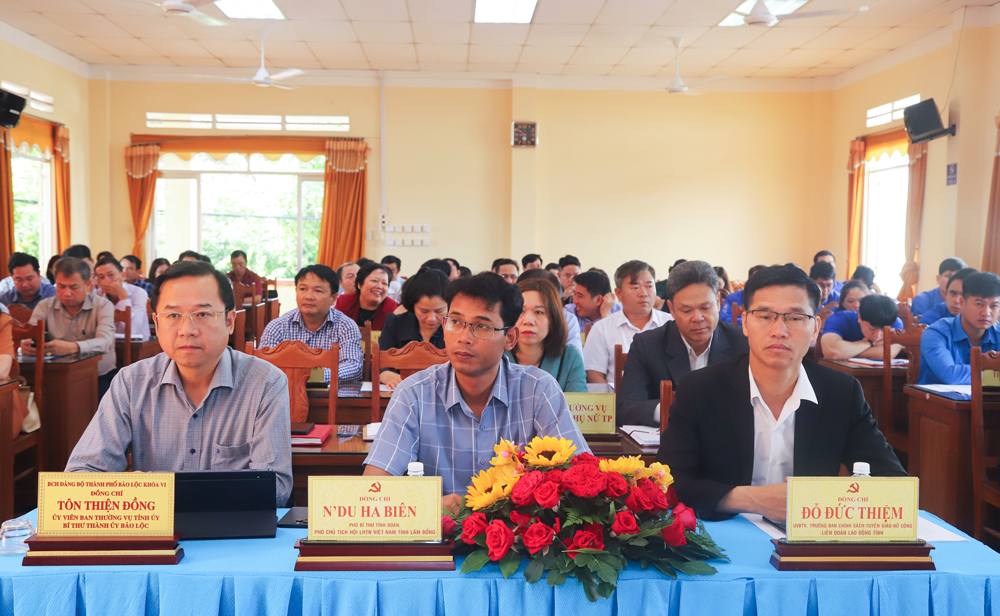 Bảo Lộc: Tọa đàm công tác tạo nguồn, phát triển đảng viên trong trường học, doanh nghiệp