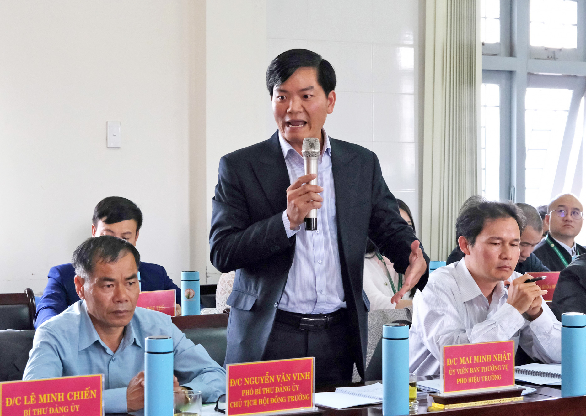 Phó Hiệu trưởng Trường Đại học Đà Lạt Mai Minh Nhật trình bày các ngành học mà nhà trường đang đẩy mạnh đào tạo để đáp ứng nhu cầu của xã hội