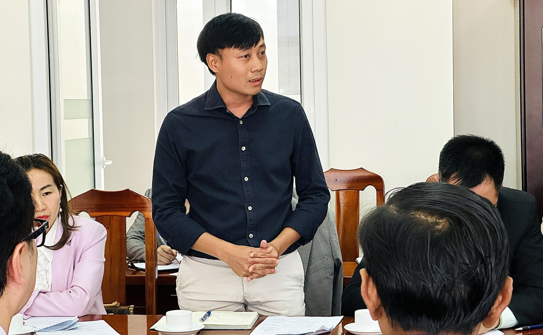 Ông Nguyễn Tấn Duy - Phó Giám đốc Công ty TNHH Xây dựng và Giao thông Tiến Lợi, ghi nhận sự đổi mới và sáng tạo trong các hoạt động của Tuần lễ Vàng Du lịch Lâm Đồng lần thứ 3