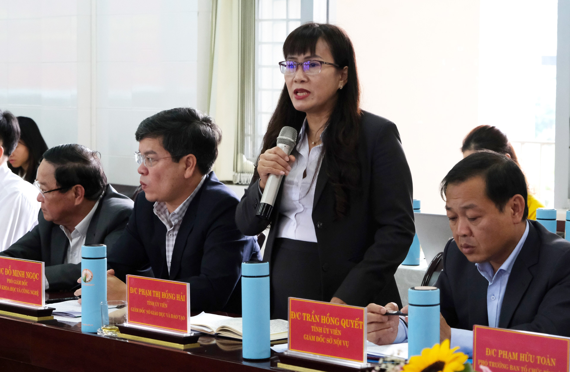 Giám đốc Sở Giáo dục và Đào tạo Phạm Thị Hồng Hải nêu ý kiến về công tác đào tạo chuyên môn đối với sinh viên ngành sư phạm