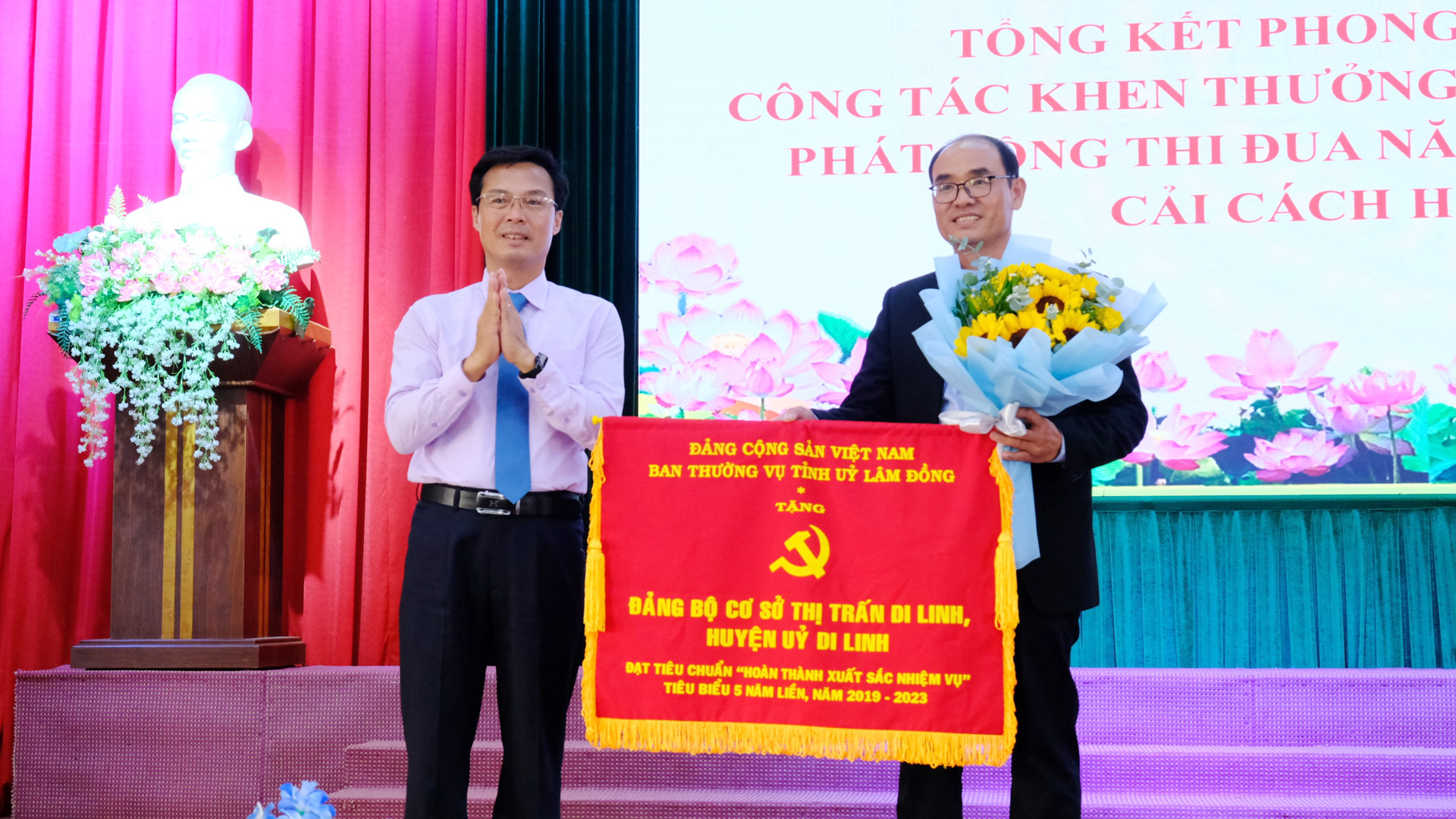 Đảng bộ thị trấn Di Linh là một trong 12 
tổ chức cơ sở đảng thuộc Đảng bộ huyện Di Linh hoàn thành xuất sắc nhiệm vụ năm 2023