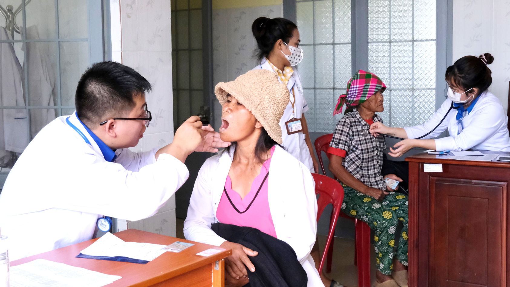 Hội Thầy thuốc trẻ tỉnh Lâm Đồng khám phát thuốc miễn phí cho người dân xã Đạ Long