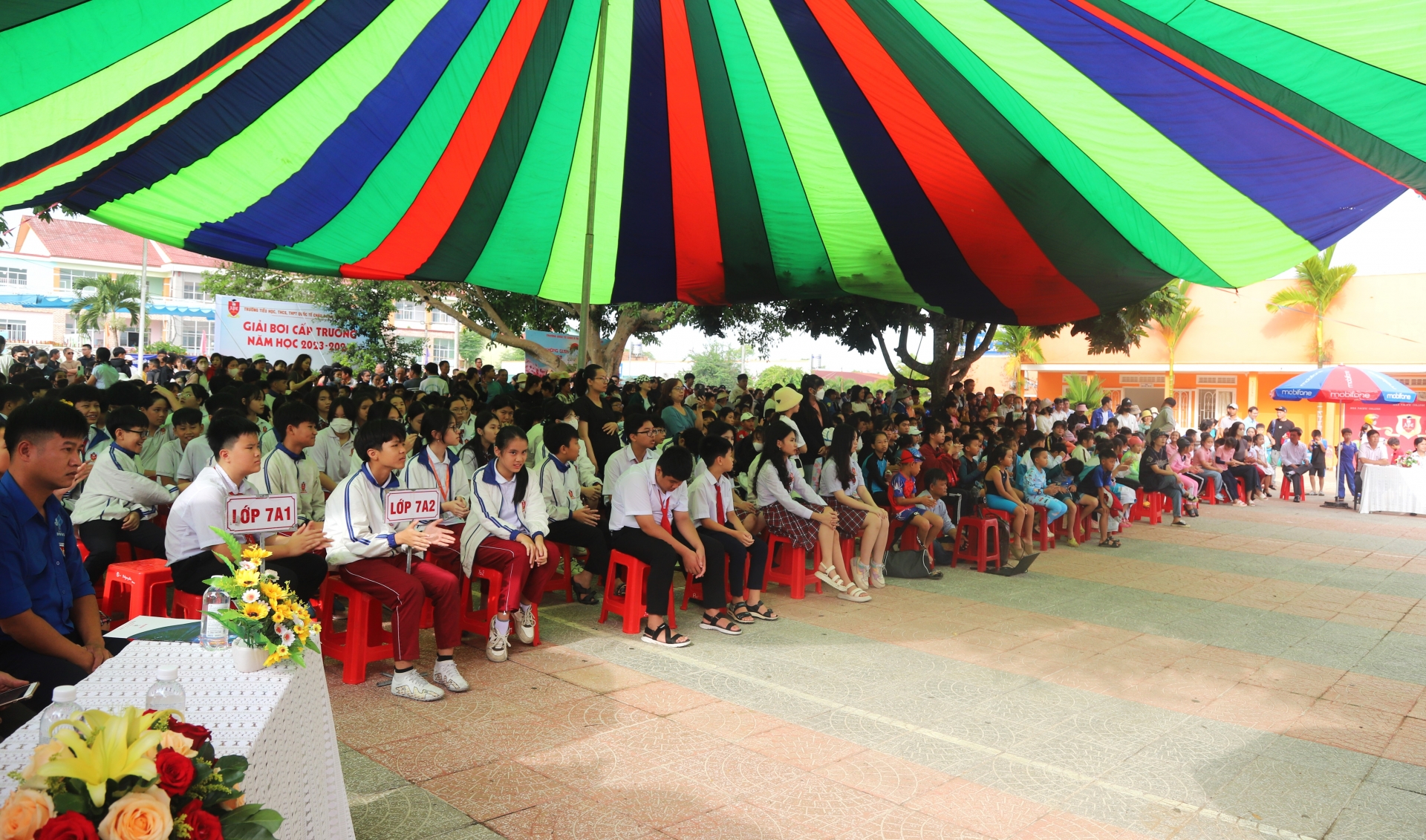 Đông đảo thiếu nhi, học sinh, giáo viên trên địa bàn TP Bảo Lộc tham dự lễ phát động tập luyện môn bơi