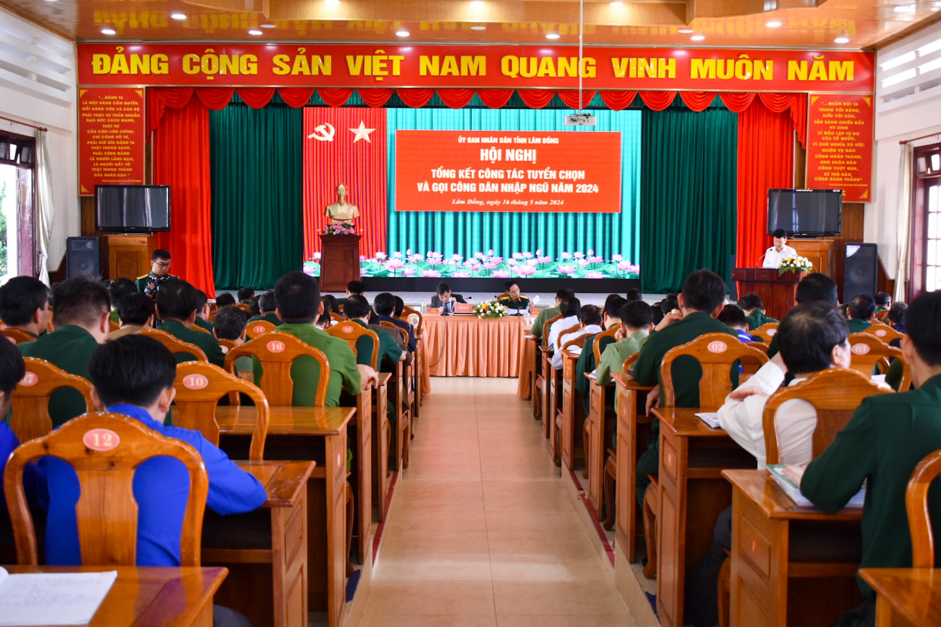 Quang cảnh hội nghị 