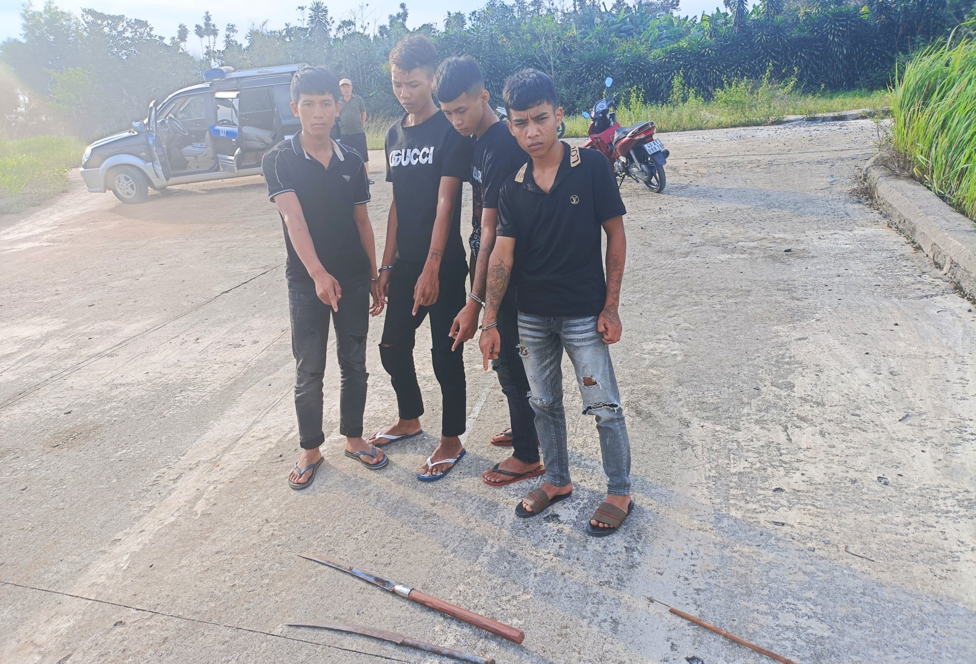 4 đối tượng thực hiện hành vi cướp tài sản của 2 người lên núi Đại Bình săn mây bị Công an huyện Bảo Lâm bắt giữ