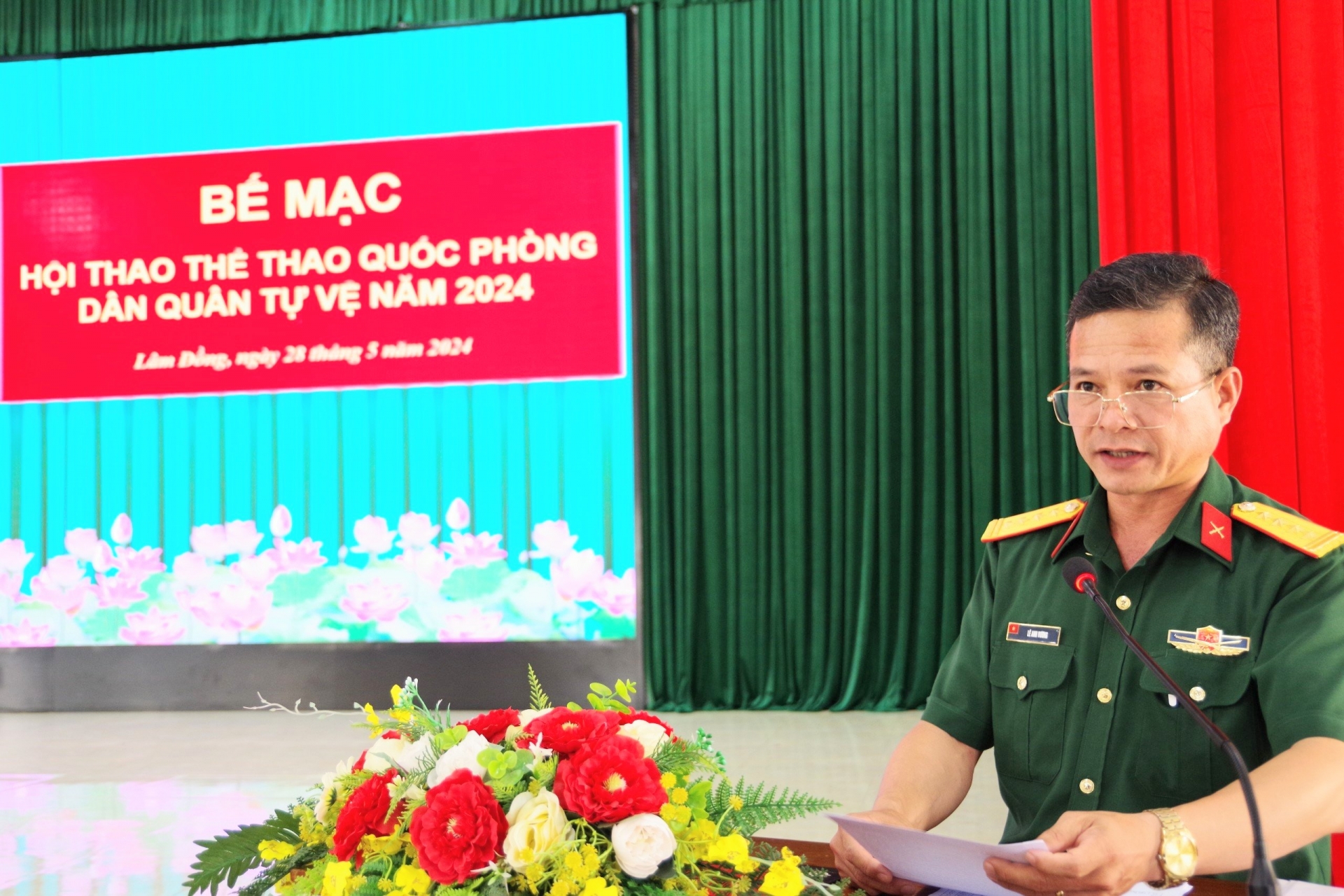 Đại tá Lê Anh Vương - Phó Chỉ huy trưởng Bộ CHQS tỉnh phát biểu bế mạc hội thao 
