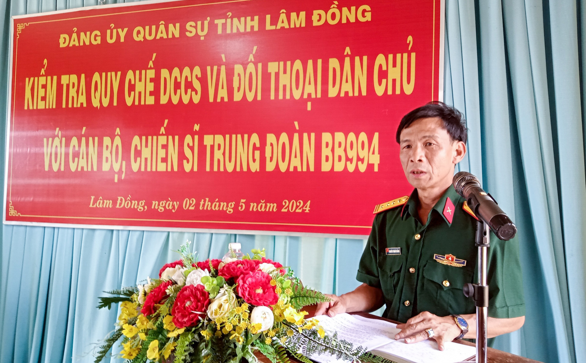 Đại tá Nguyễn Thanh Quảng - Phó Chính ủy Bộ CHQS tỉnh Lâm Đồng phát biểu chỉ đạo