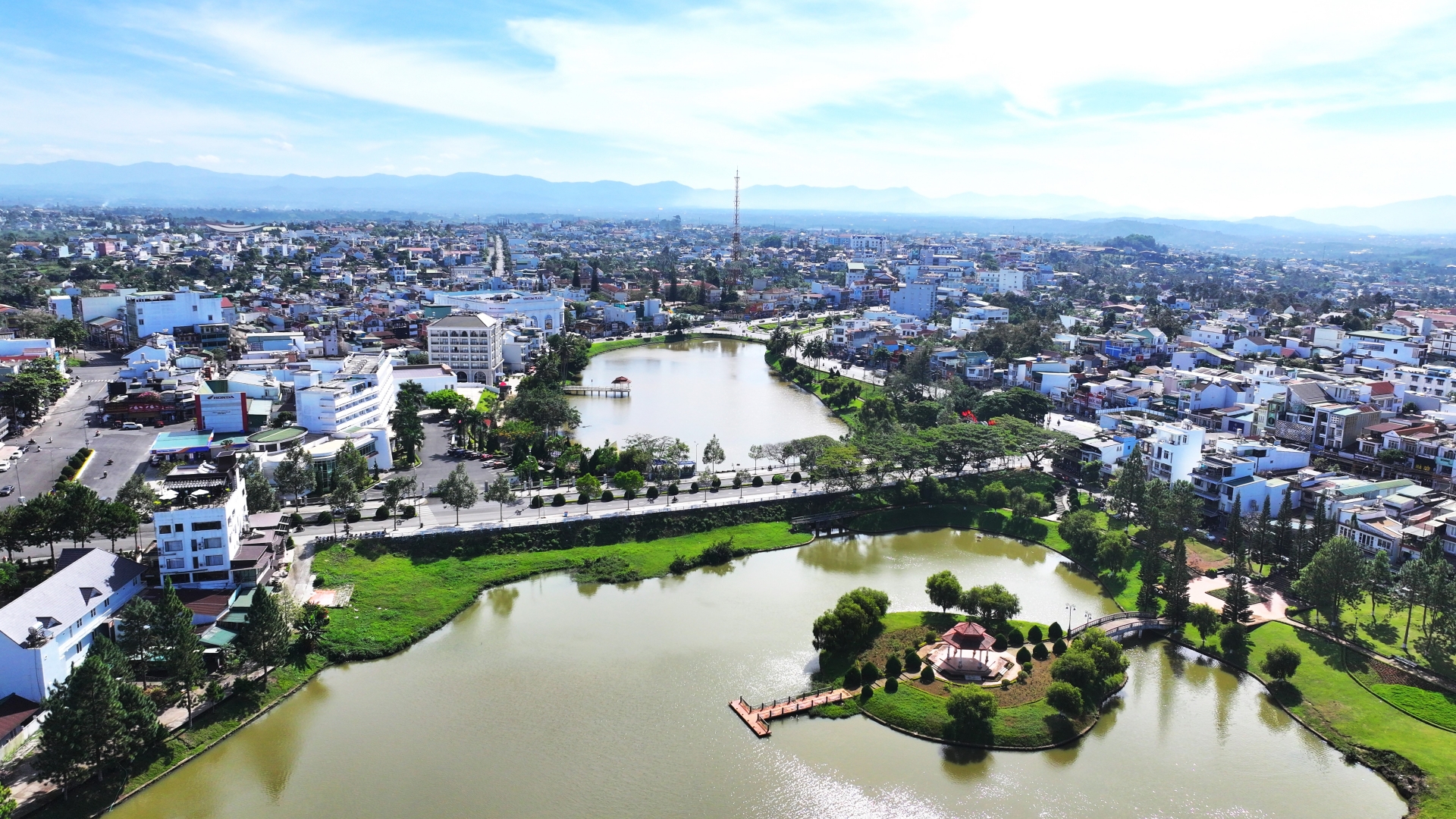 Hồ Bảo Lộc là một trong những điểm nhấn để tiếp tục đầu tư phát triển theo hướng hiện đại trong quy hoạch cụ thể xây dựng TP Bảo Lộc và vùng phụ cận đến năm 2040