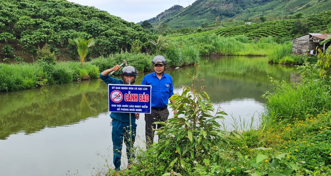 Xã Đại Lào đang cắm hơn 150 biển phòng chống đuối nước tại các ao, hồ, suối trên địa bàn