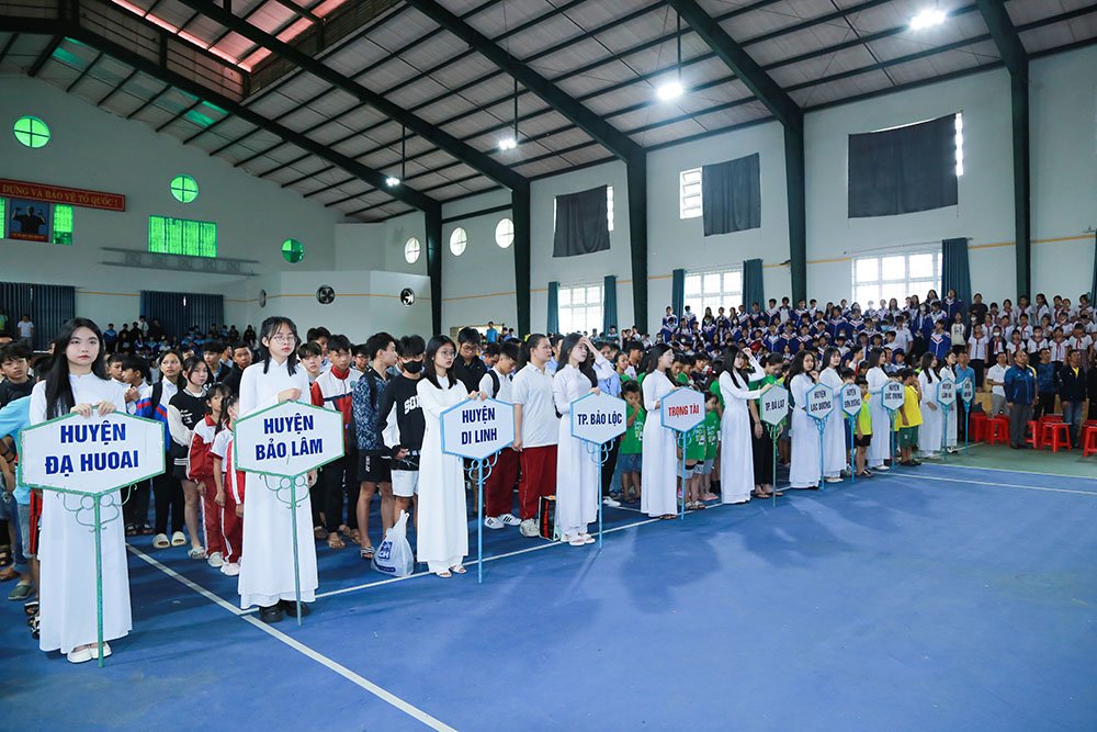 Giải Bơi học sinh phổ thông tỉnh Lâm Đồng lần thứ 3 quy tụ 704 VĐV là các em học sinh tiểu học, THCS và THPT trong toàn tỉnh.