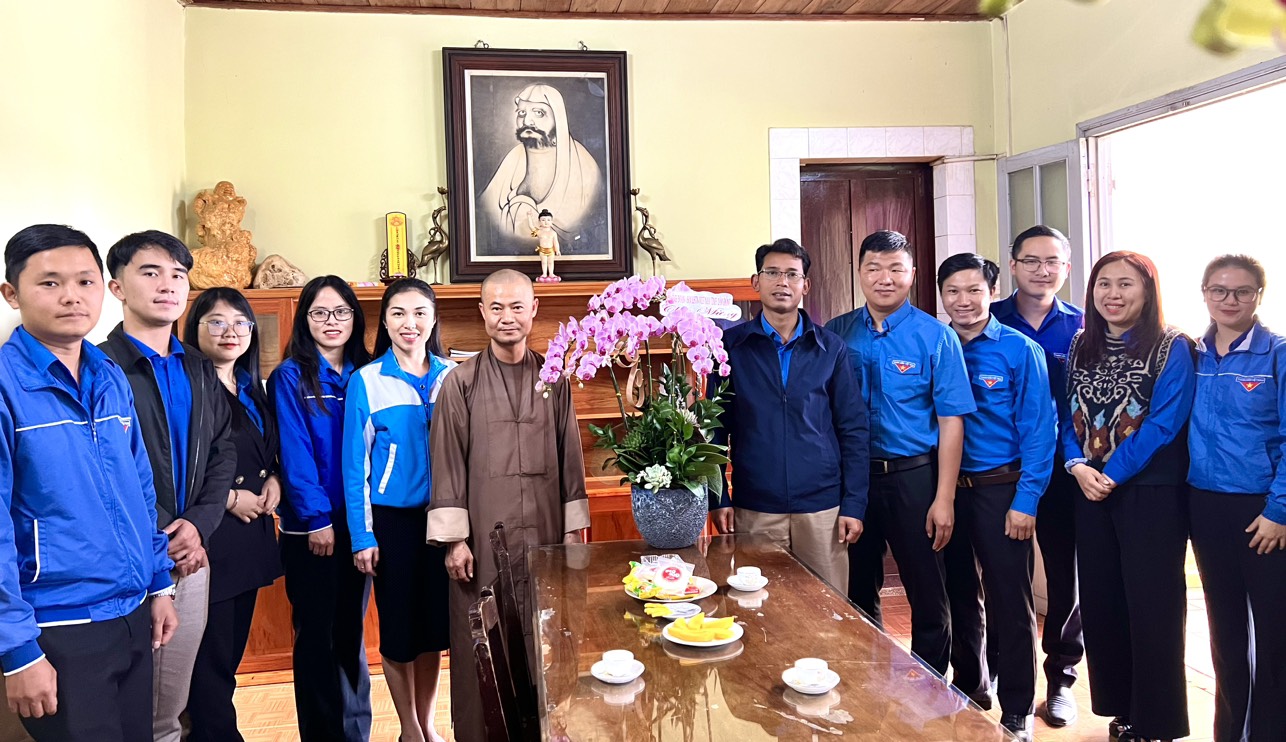 Tỉnh Đoàn - Hội Liên hiệp Thanh niên Việt Nam tỉnh thăm, chúc mừng các cơ sở Phật giáo nhân Đại lễ Phật đản