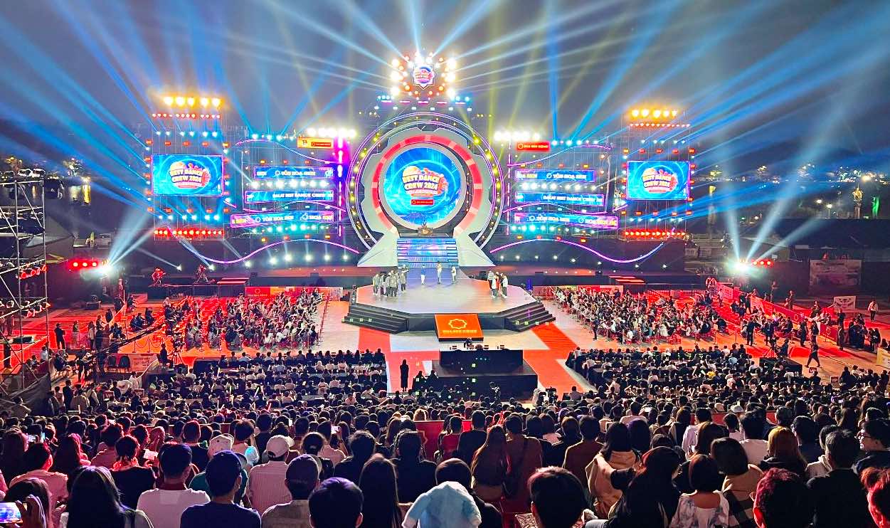 Hàng chục ngàn người dân, du khách tham dự Chương trình Best Dance Crew ngày 29 và 30/4 tại Quảng trường Lâm Viên 