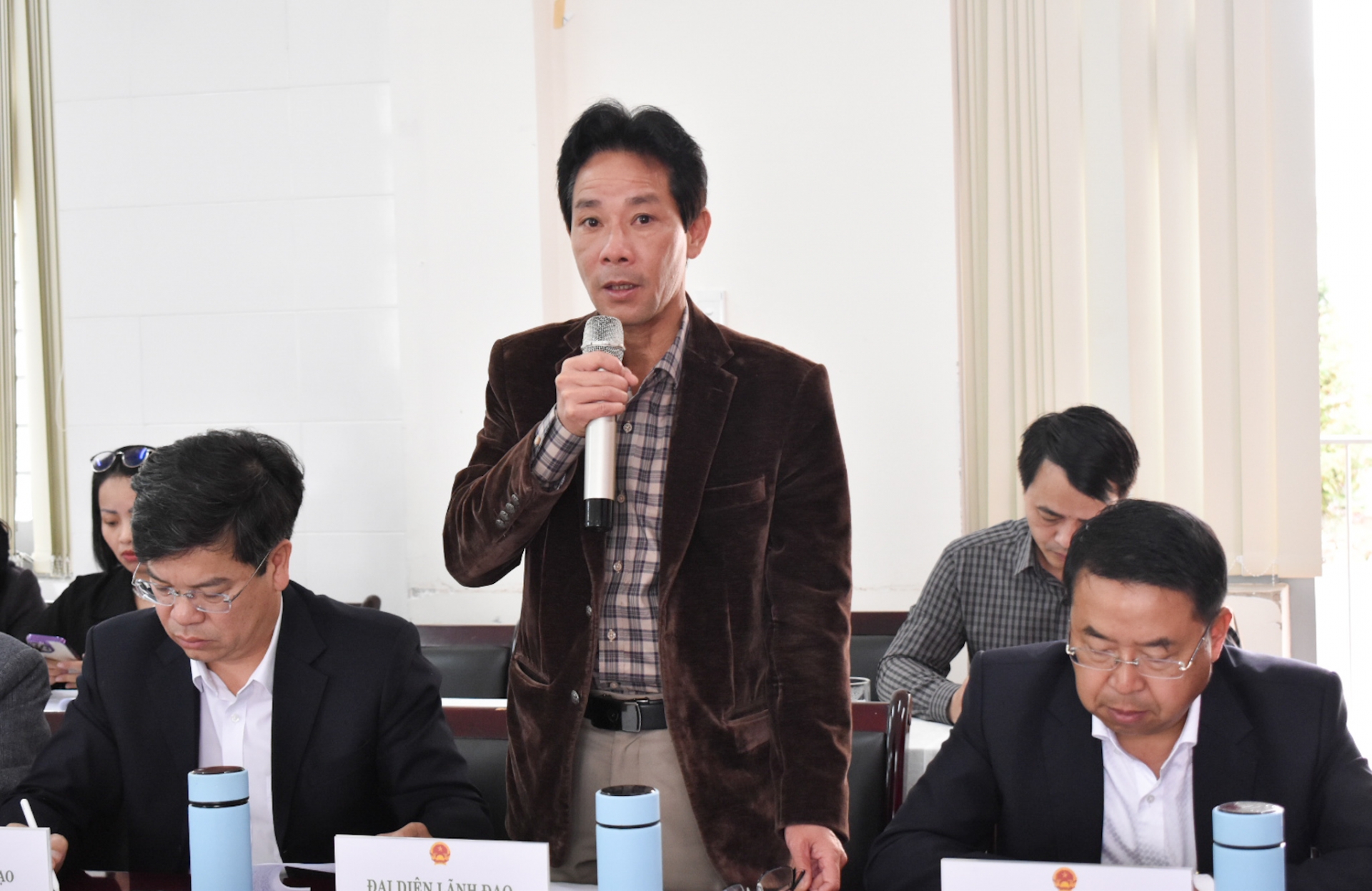 Đại diện Sở GD&ĐT tỉnh Lâm Đồng nêu ý kiến tại buổi làm việc 
