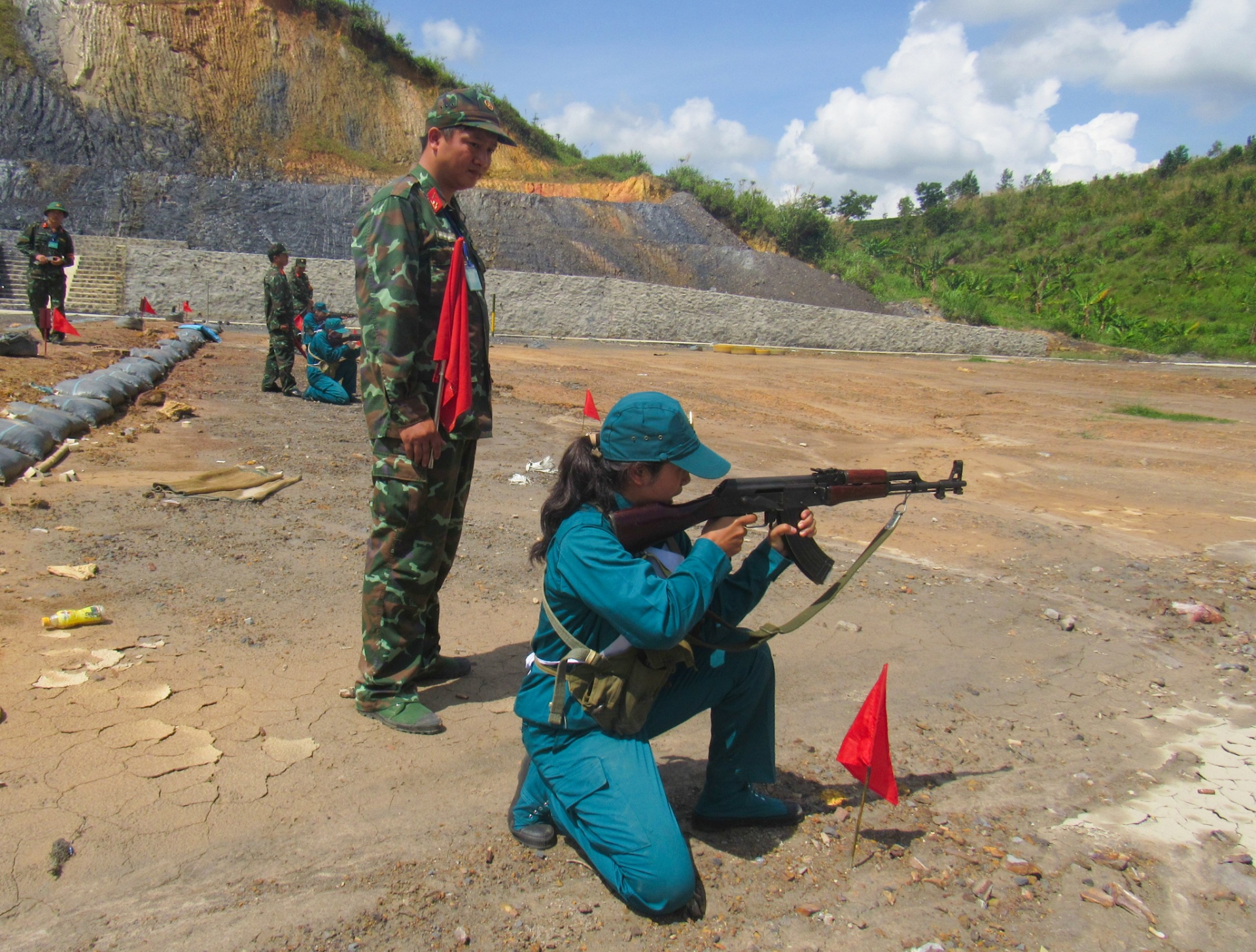  VĐV tham gia nội dung bắn súng 
