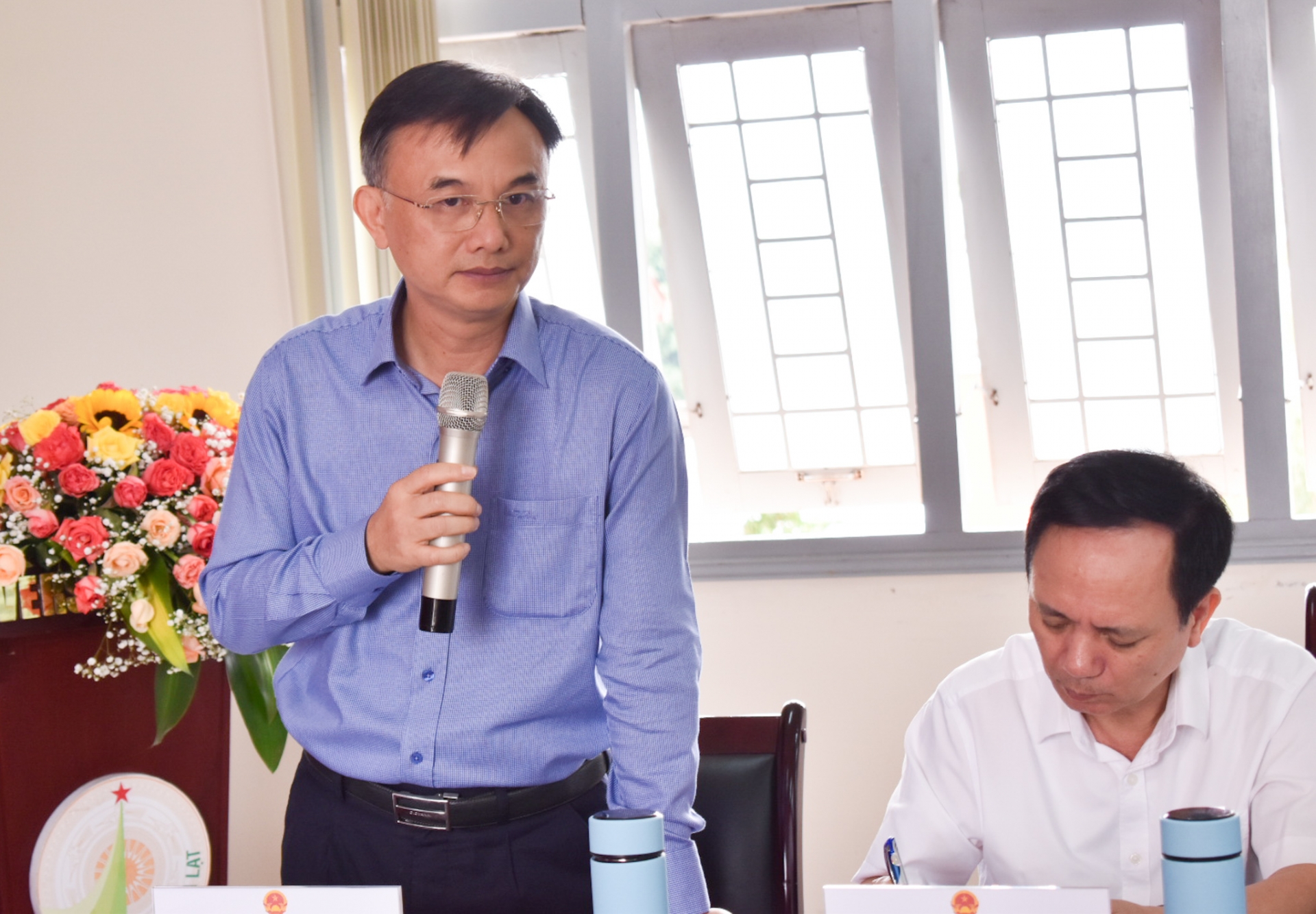 Vụ trưởng, Vụ tổ chức cán bộ (Bộ GD&ĐT) Nguyễn Viết Lộc đóng góp ý kiến tại buổi làm việc  