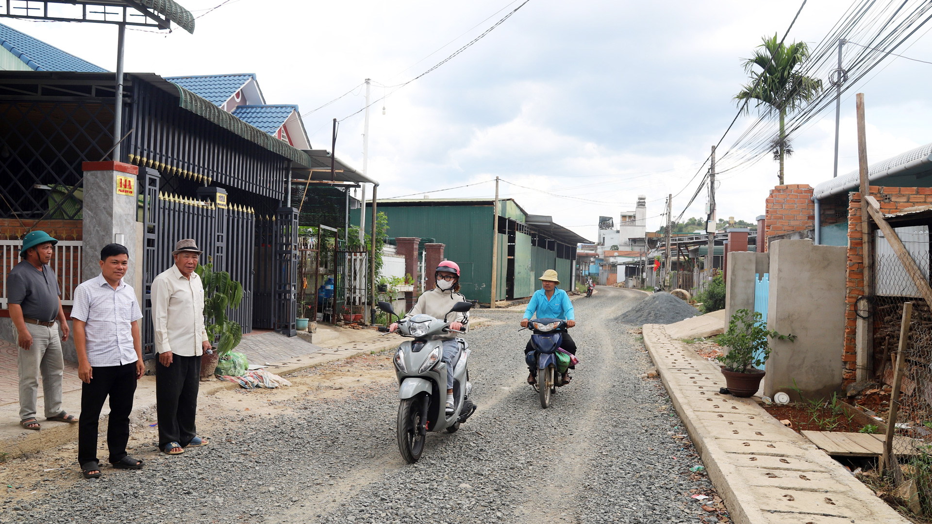 Đường Phan Huy Ích (Thôn 1, xã Đại Lào) được xây dựng khang trang nhờ sự đồng tình hiến đất, 
vật kiến trúc và đóng góp kinh phí của người dân