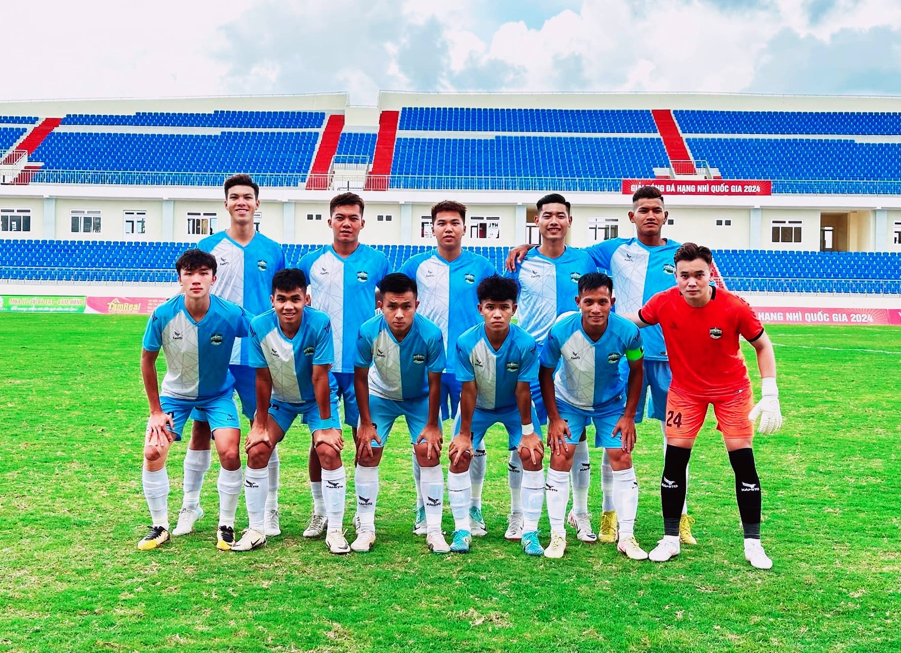 Lâm Đồng hòa Đại học Văn Hiến 0-0 trên sân nhà Đà Lạt
