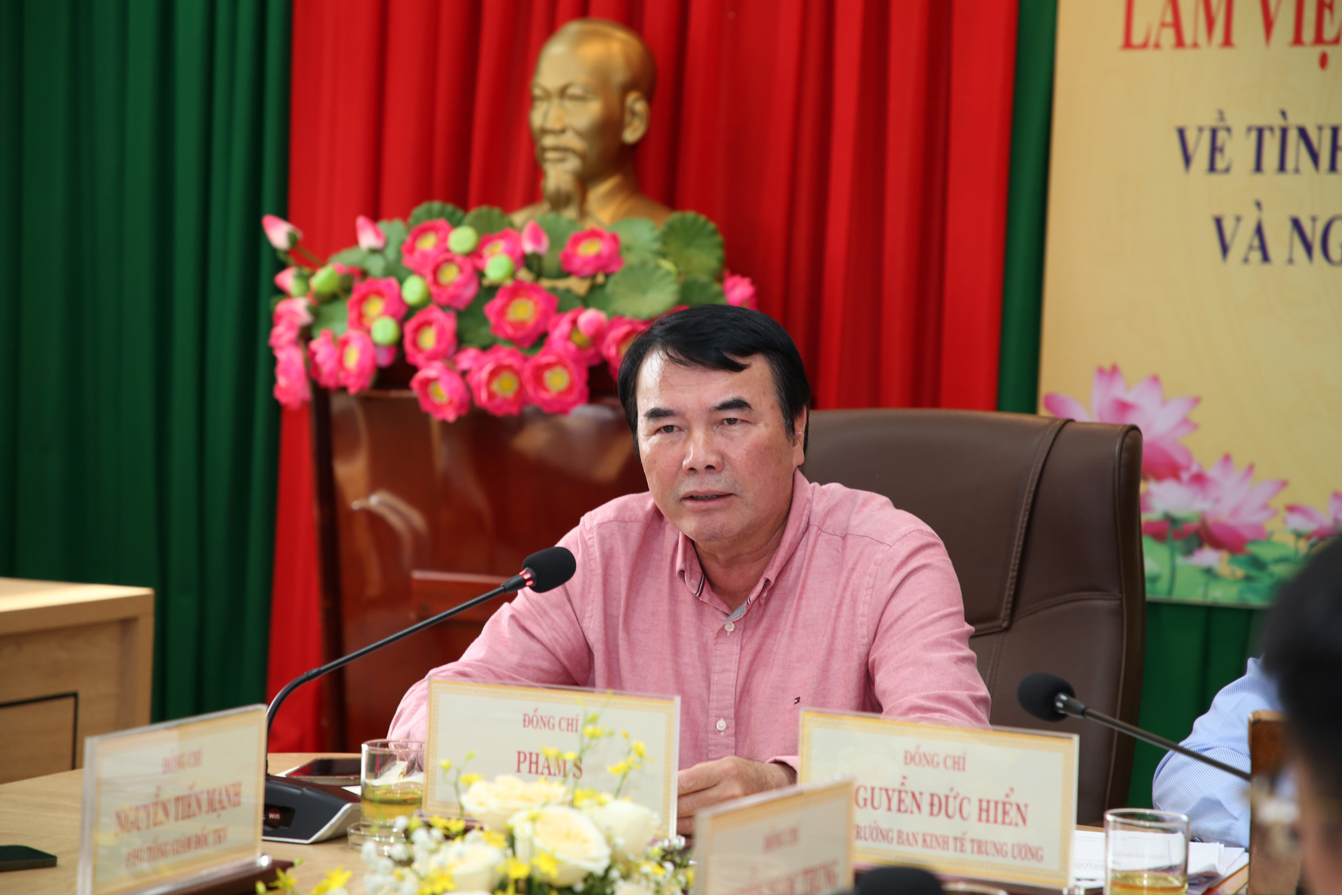 Đc Phạm S - Phó Chủ tịch UBND tỉnh Lâm Đồng phát biểu