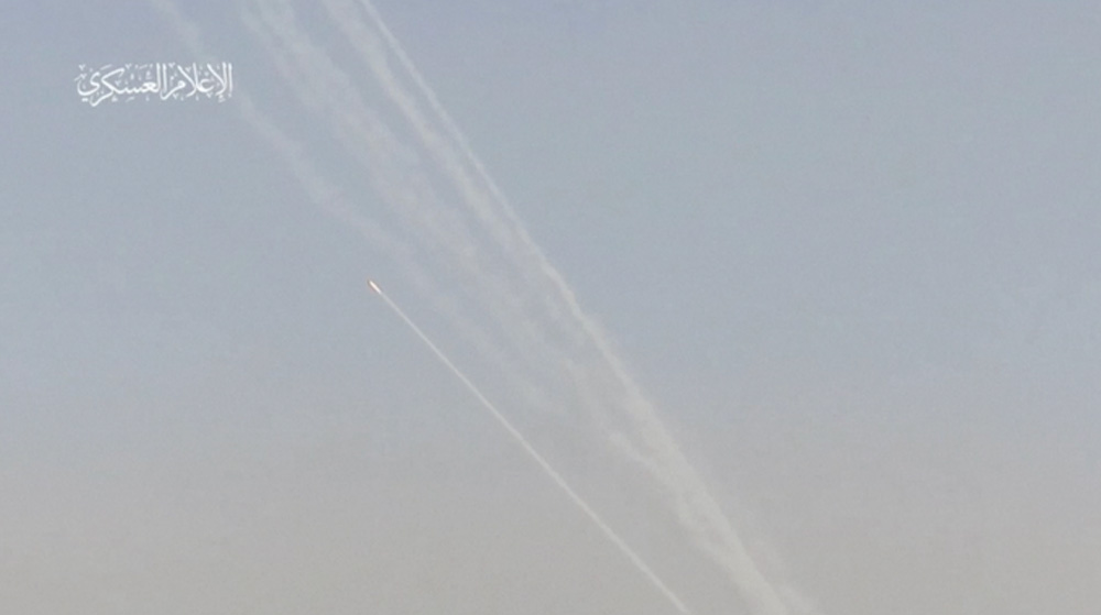 Phong trào Hồi giáo Hamas đã dồn dập phóng tên lửa tấn công Tel Aviv. Ảnh cắt từ clip do cánh quân sự của Hamas công bố