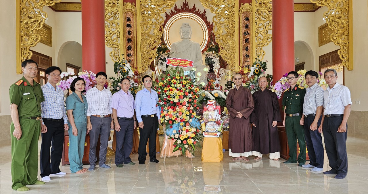 Lãnh đạo huyện Đam Rông thăm, chúc mừng các cơ sở Phật giáo nhân Đại lễ Phật đản 2024