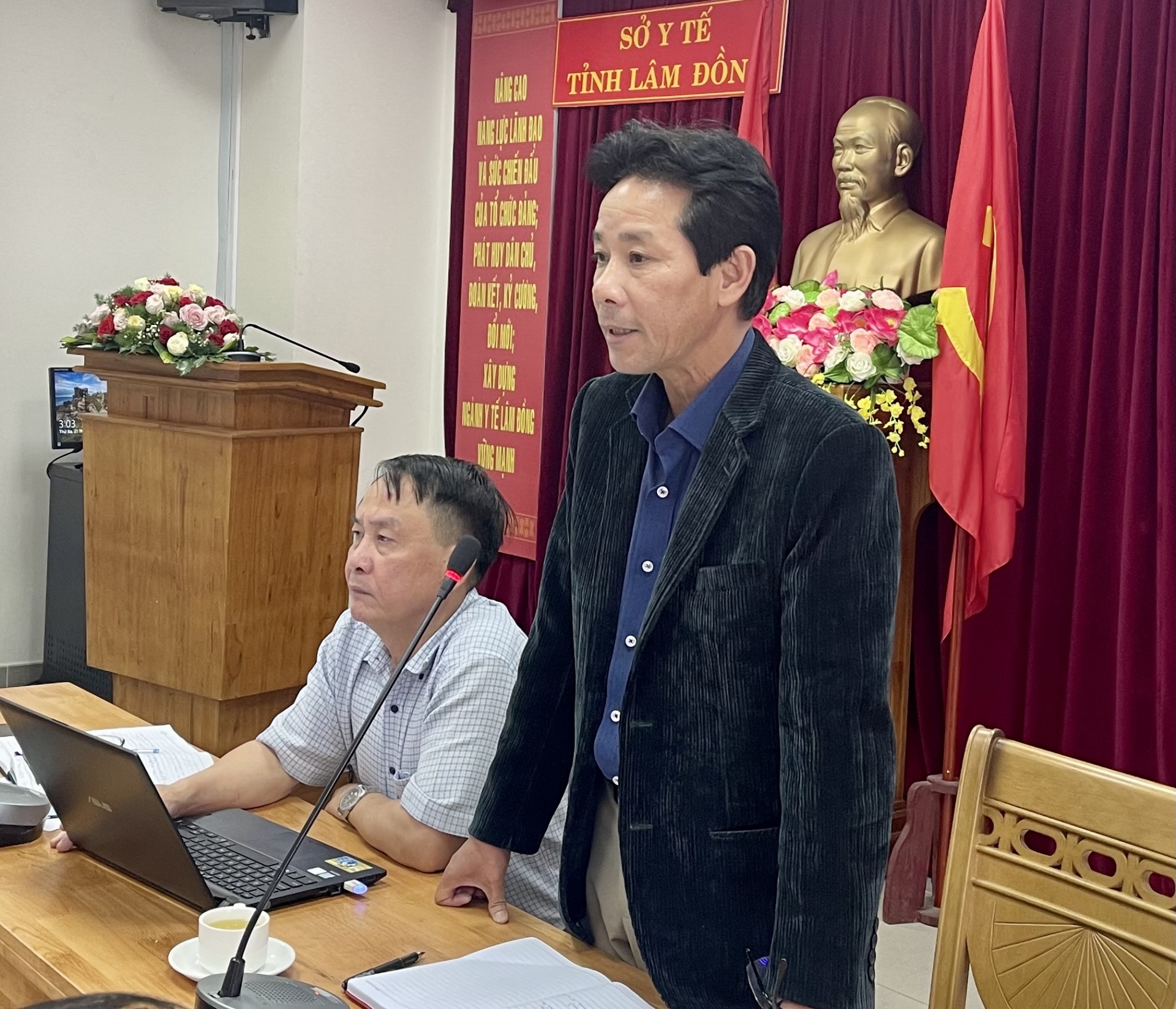 Ông Trần Đức Minh –Phó Giám đốc Sở Giáo dục và Đào tạo phát biểu tại hội nghị