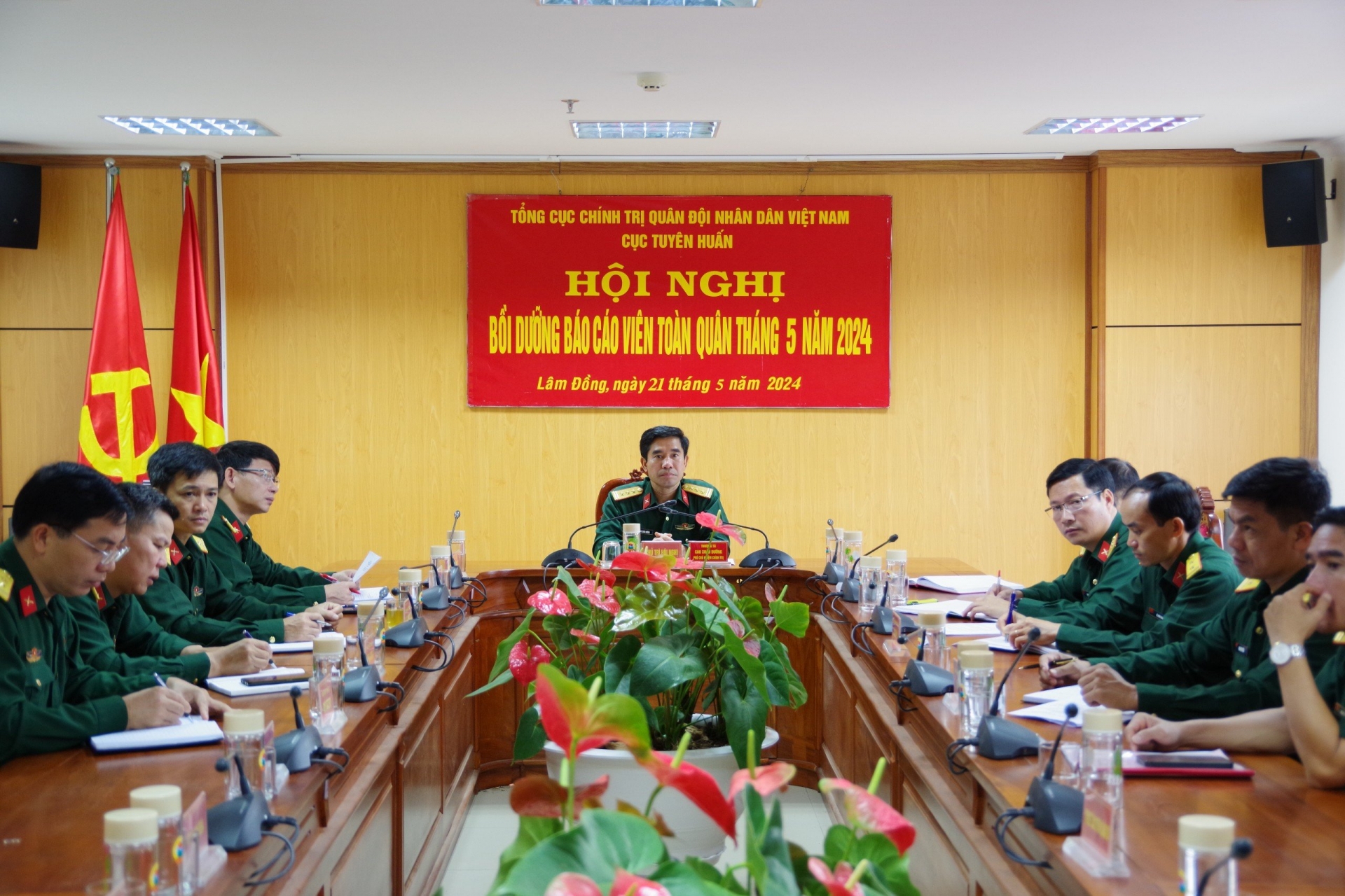 Các đại biểu tham dự hội nghị tại điểm cầu Bộ CHQS tỉnh Lâm Đồng
