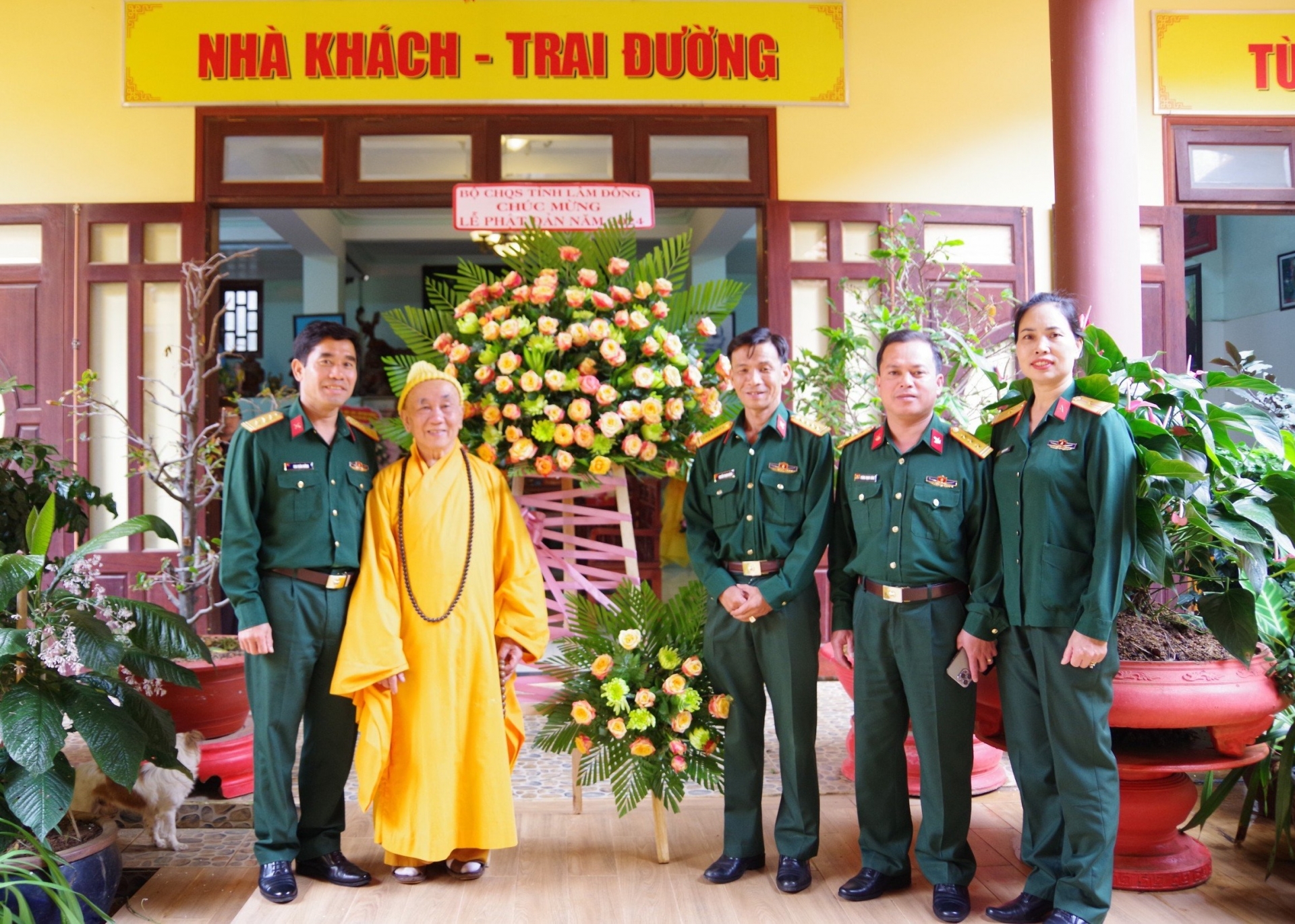Đảng ủy - Bộ CHQS tỉnh thăm, chúc mừng Ban Trị sự Giáo Hội Phật giáo Việt Nam tỉnh 
