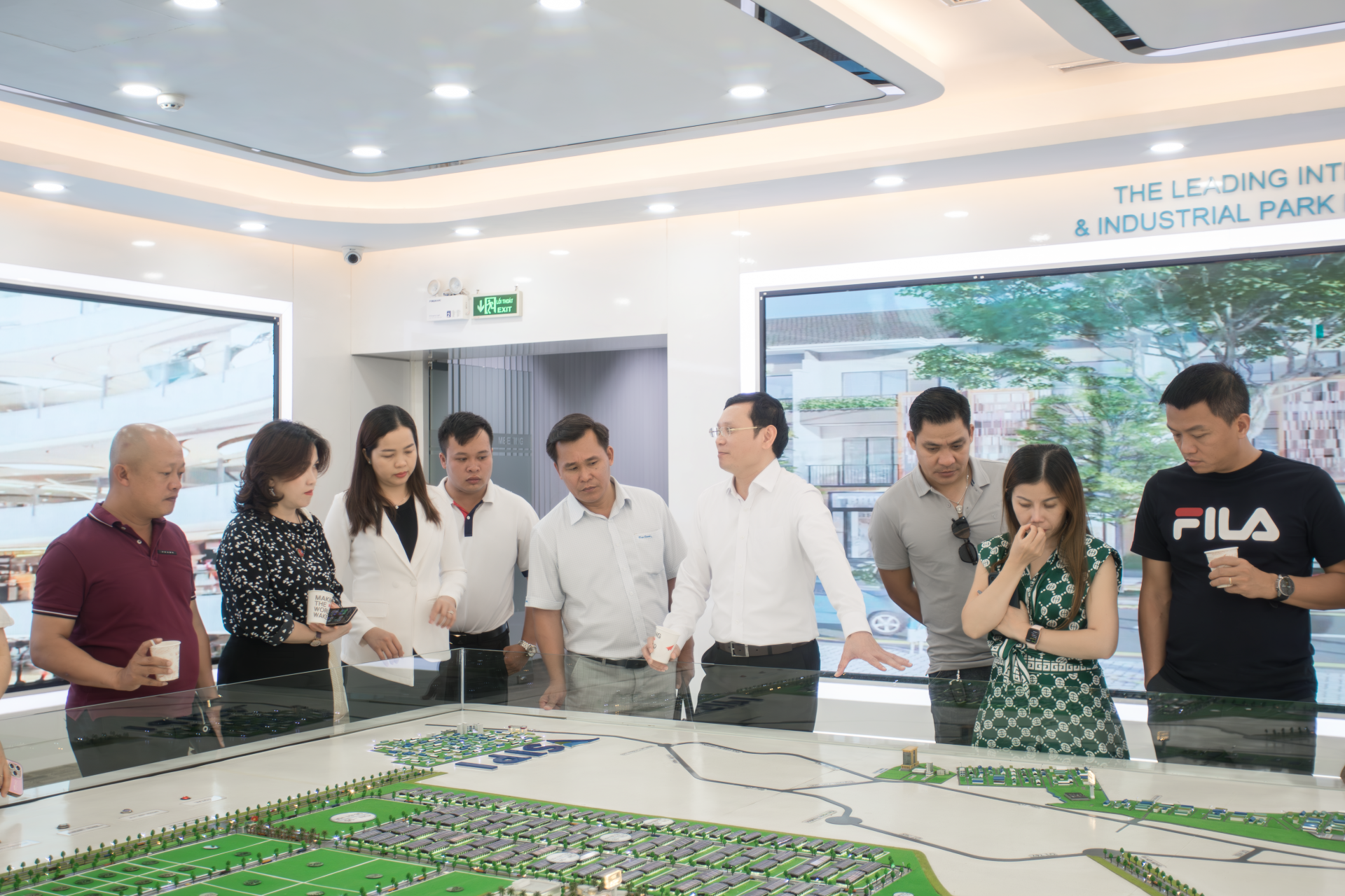 Đoàn Hội Doanh nhân trẻ Lâm Đồng tham quan Công ty liên doanh TNHH Việt Nam – Singapore tại tỉnh Bình Dương