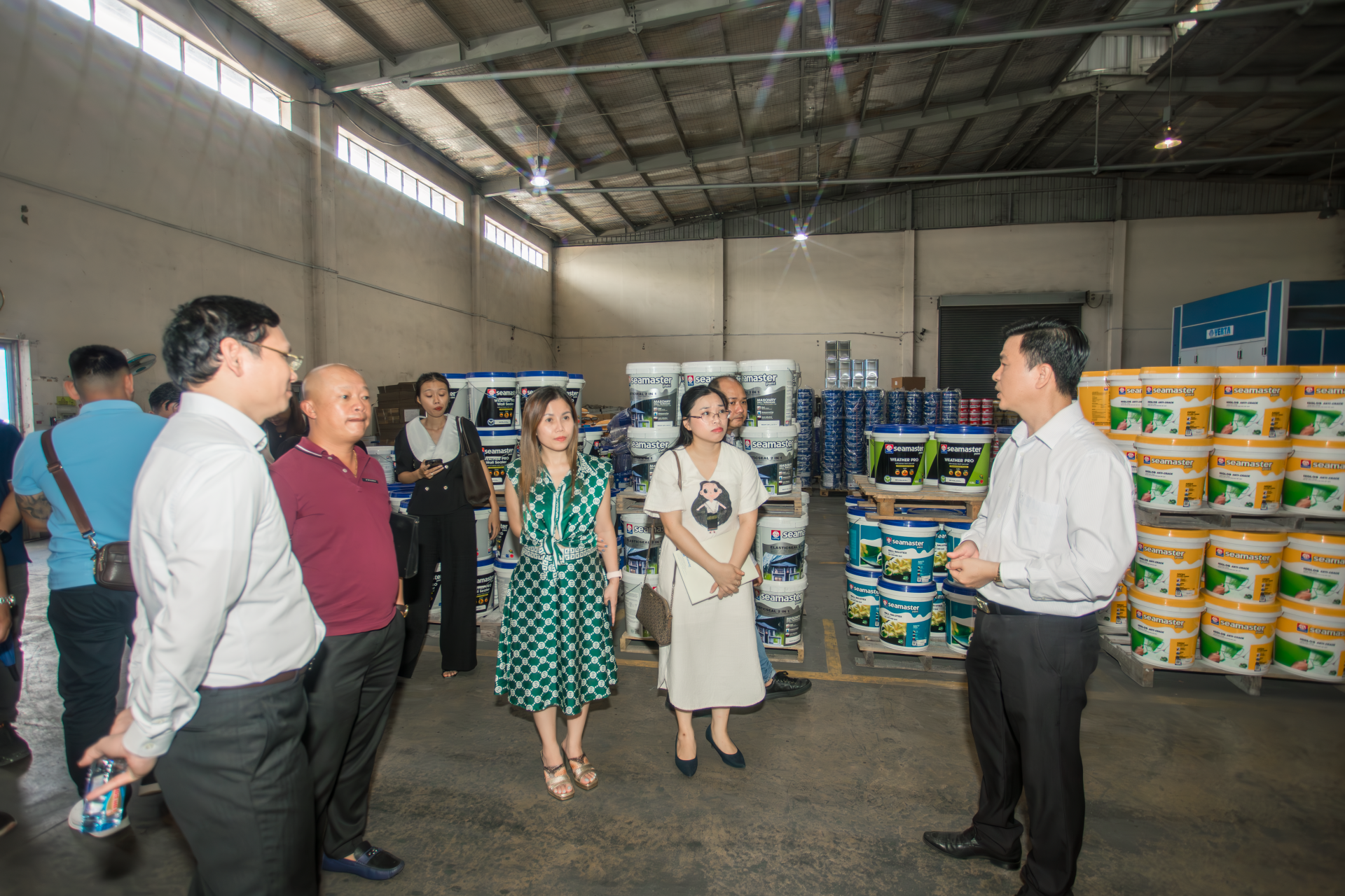 Đoàn Hội Doanh nhân trẻ Lâm Đồng tham quan Công ty TNHH Sơn Seamaster tại tỉnh Bình 