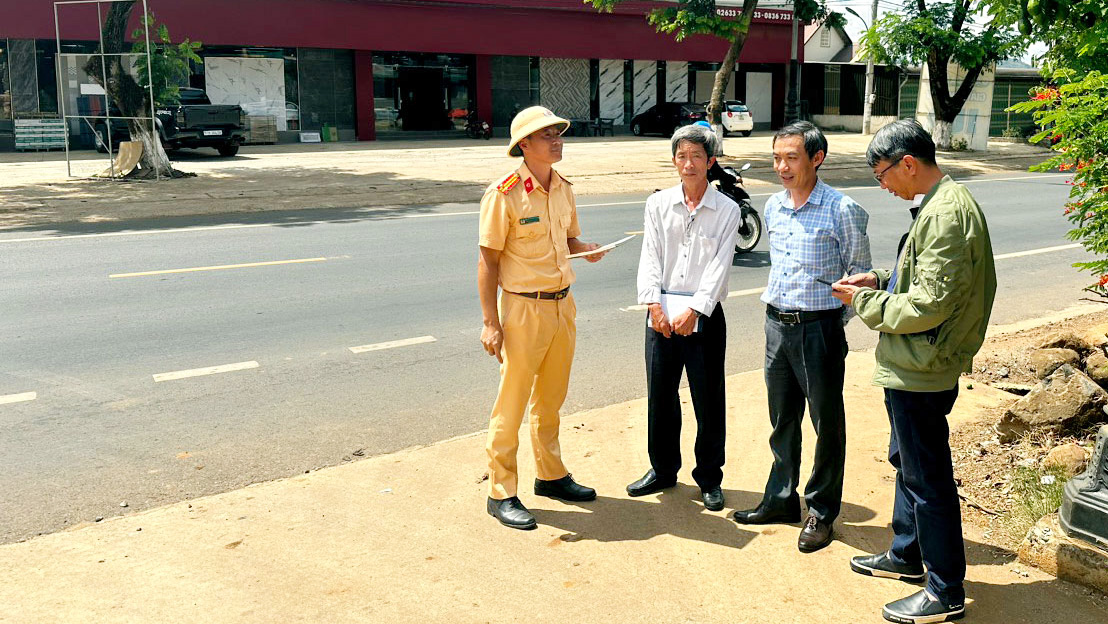 Khảo sát, xử lý điểm đen, điểm tiềm ẩn tai nạn giao thông trên Quốc lộ 20, 27 qua Lâm Đồng