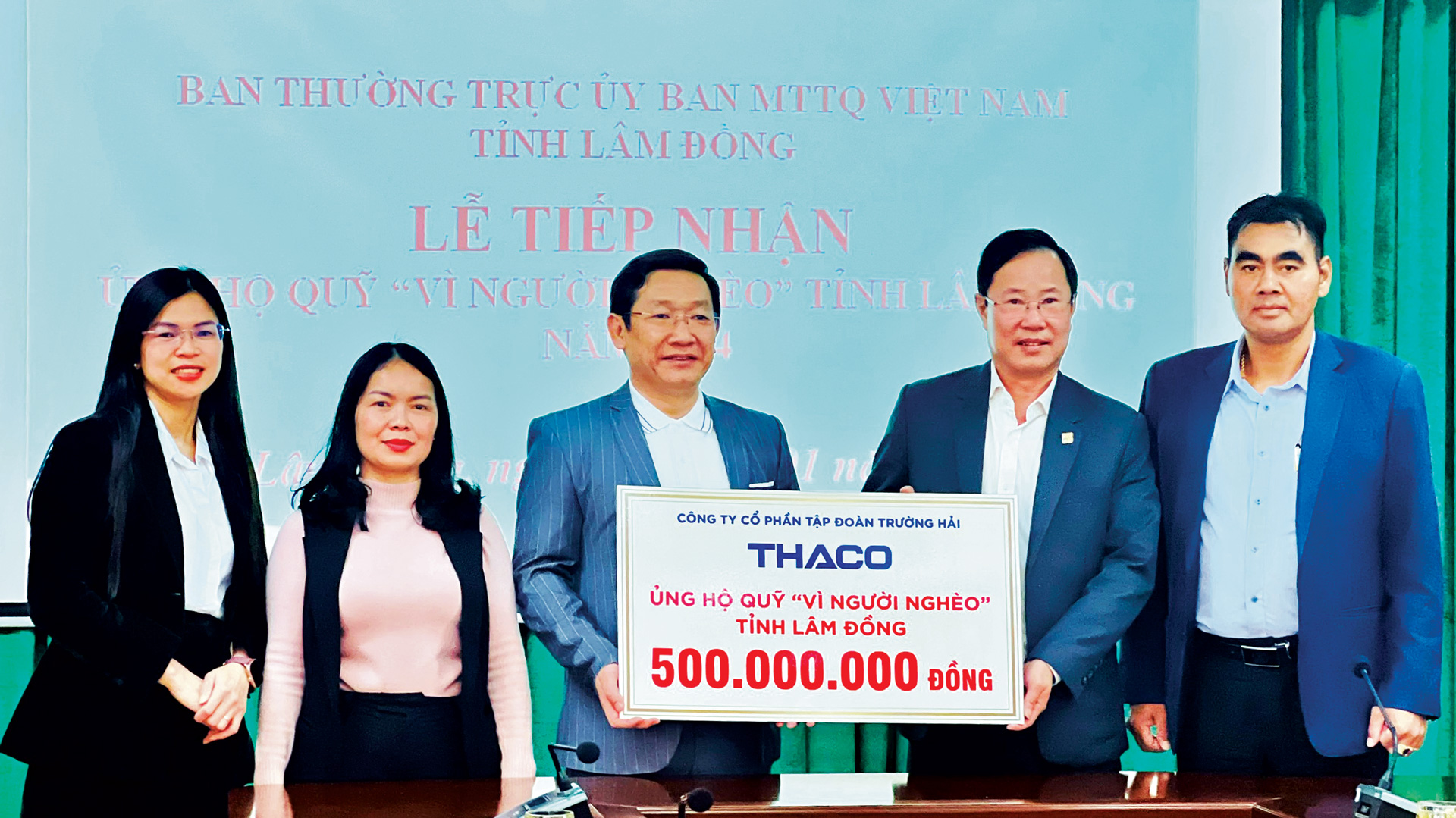 Công ty Cổ phần Tập đoàn Trường Hải ThaCo ủng hộ “Quỹ vì người nghèo Lâm Đồng” 500 triệu đồng để chung tay giúp hộ nghèo, hộ khó khăn có thêm mái ấm