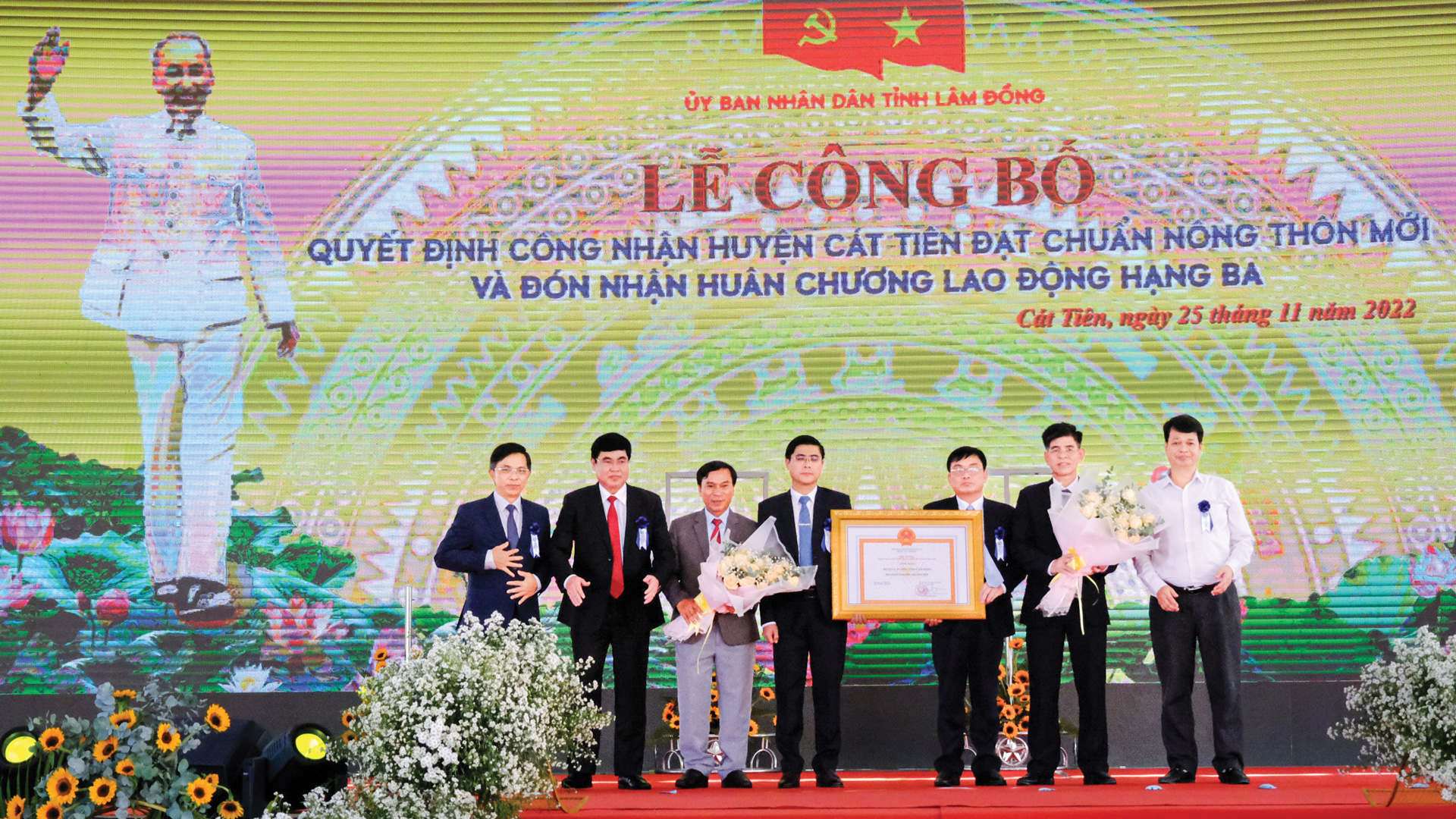 Huyện Cát Tiên đạt chuẩn nông thôn mới năm 2020, đời sống vật chất, tinh thần của Nhân dân
không ngừng được nâng cao