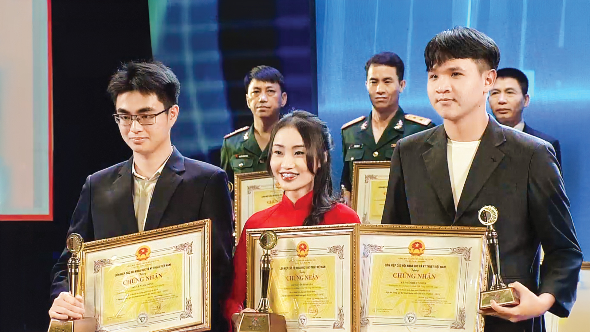 Giải pháp của các nhà sáng tạo trẻ Anh Hào, Mẫn Nhi, Quốc Huy vừa được trao giải Ba Hội thi Sáng tạo kỹ thuật toàn quốc