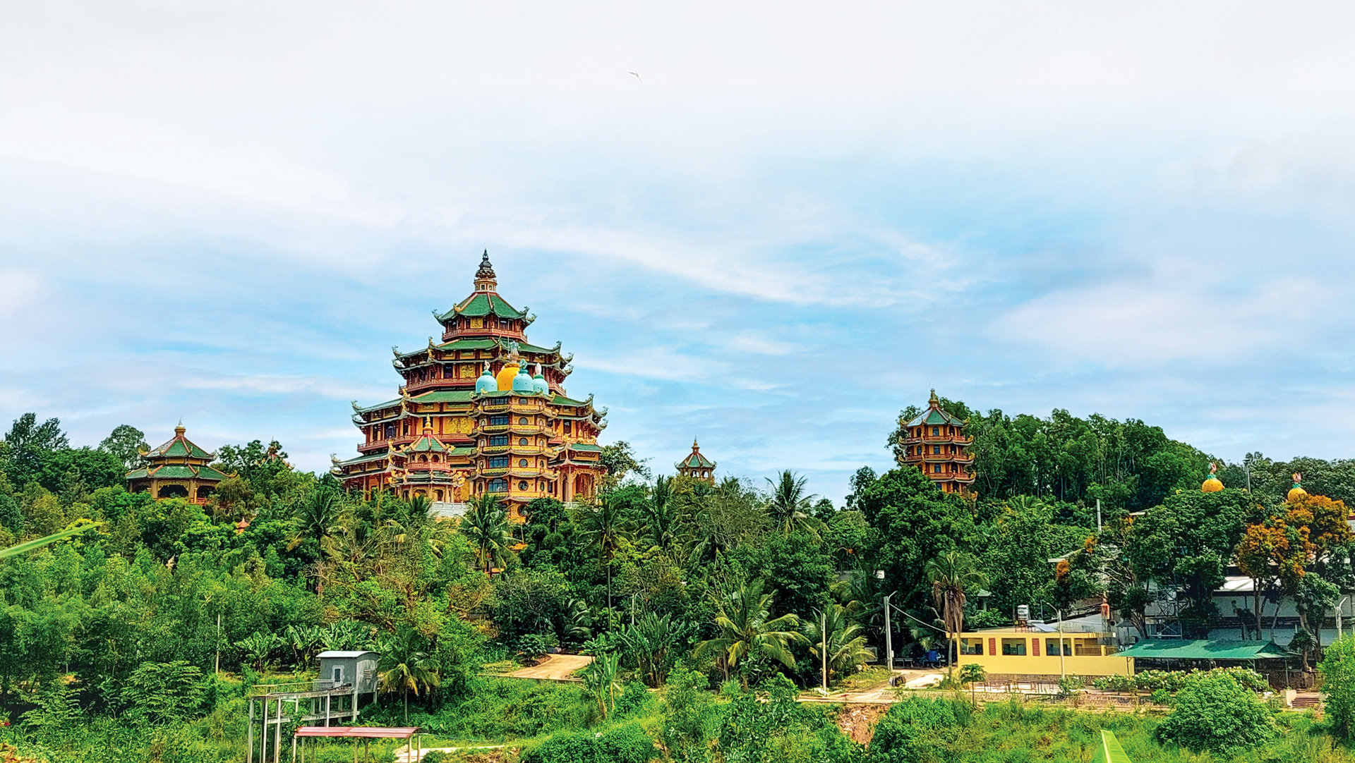 Mỗi cơ sở thờ tự Phật giáo ở Lâm Đồng có một vẻ đẹp riêng. Ảnh: Thành Nam