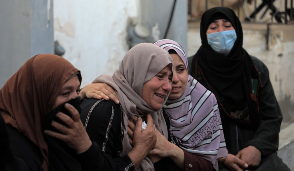Nỗi đau mất người thân trong cuộc tấn công của Israel vào thành phố Rafah, miền Nam Dải Gaza ngày 21/4/2024